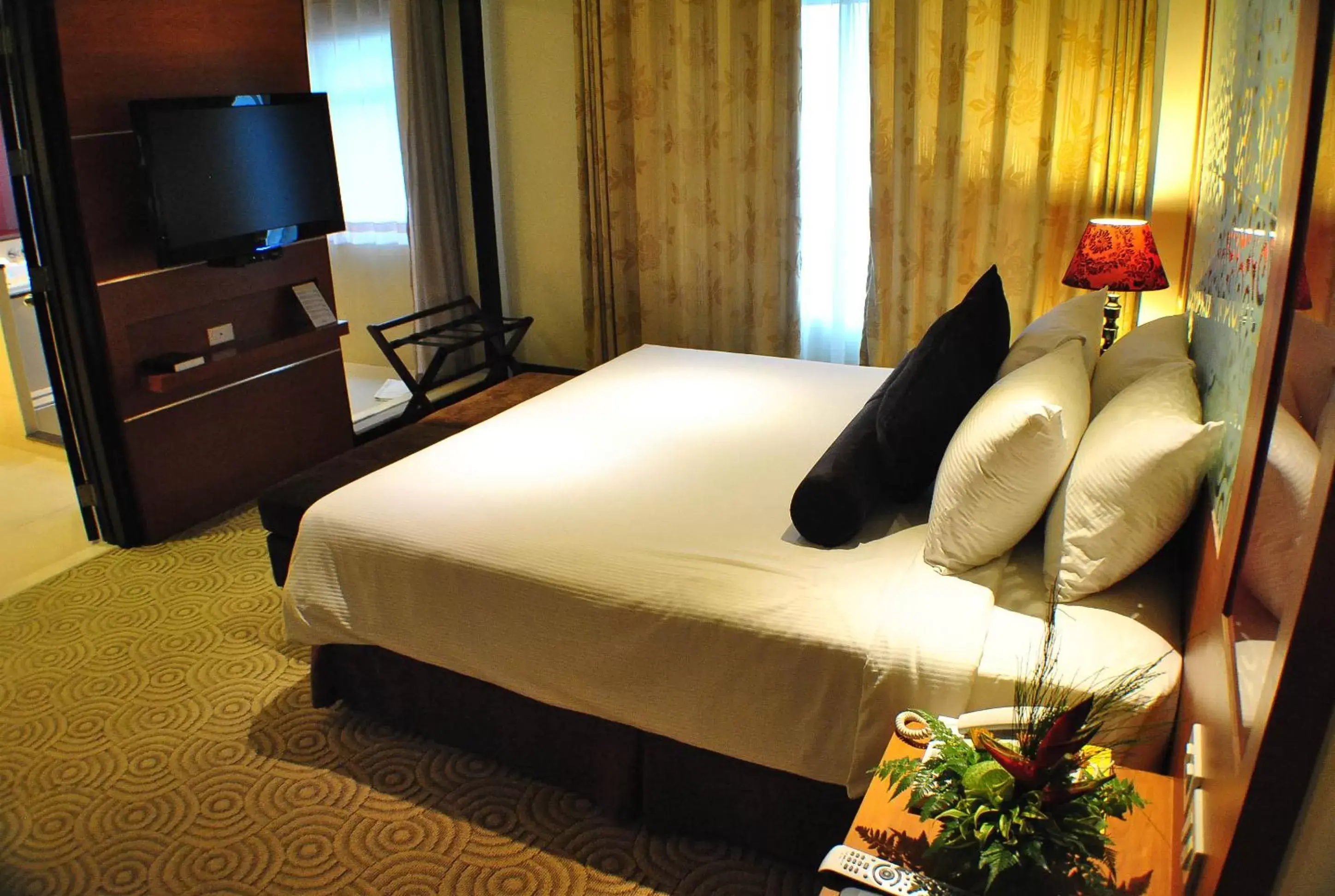 cot, Bed in Hotel Elizabeth Cebu