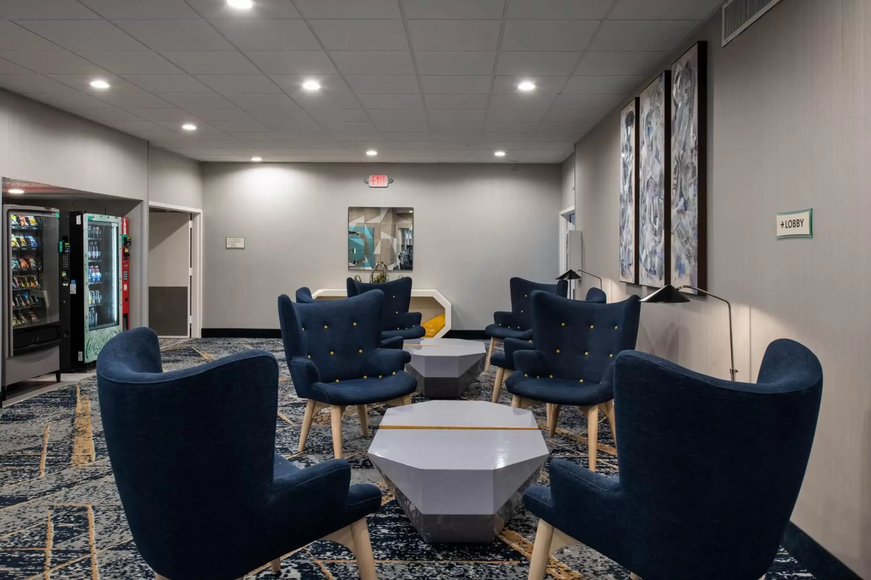 Seating area in Baymont by Wyndham White Plains - Elmsford