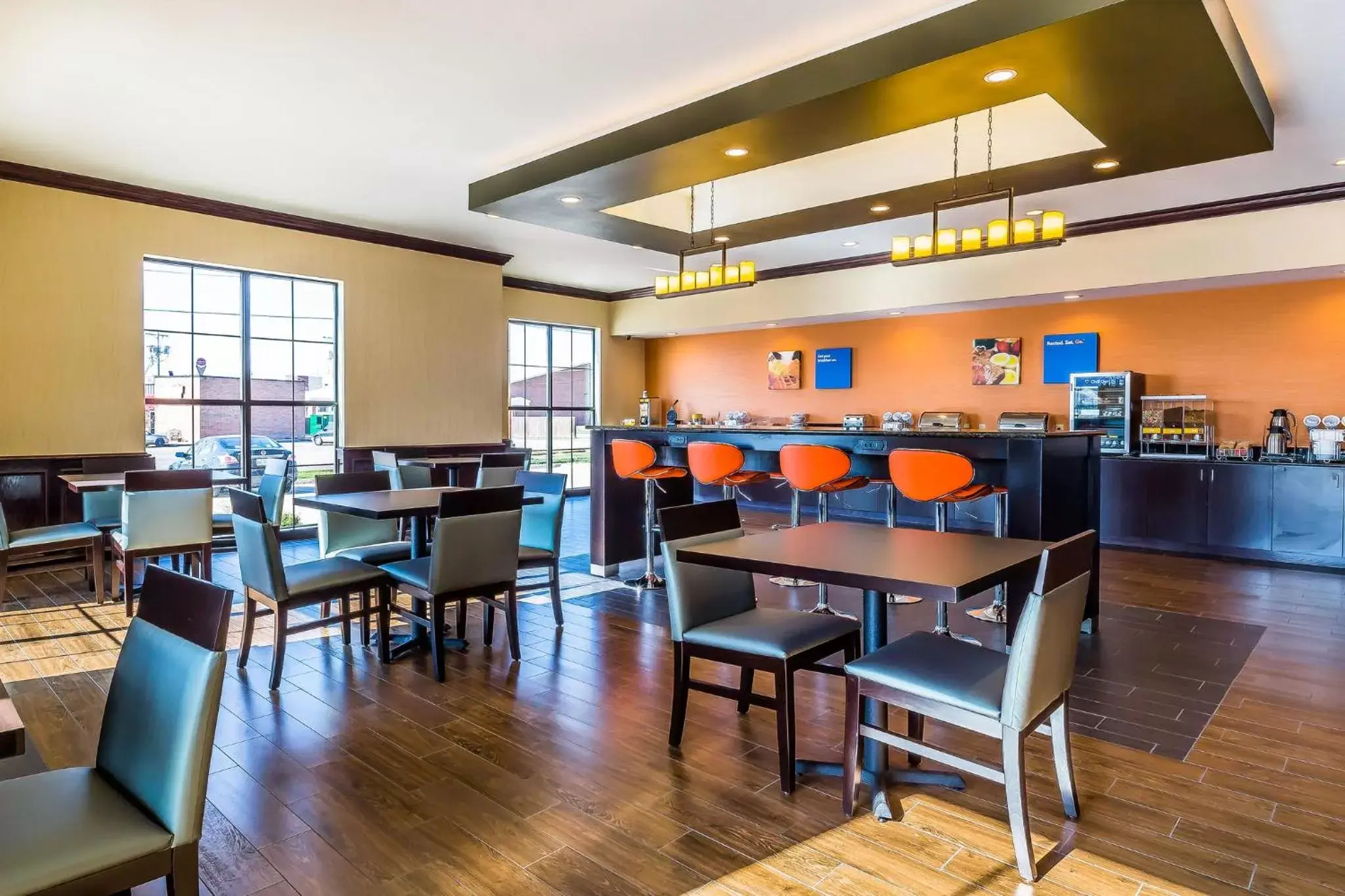 Food, Restaurant/Places to Eat in Comfort Inn & Suites Moore - Oklahoma City