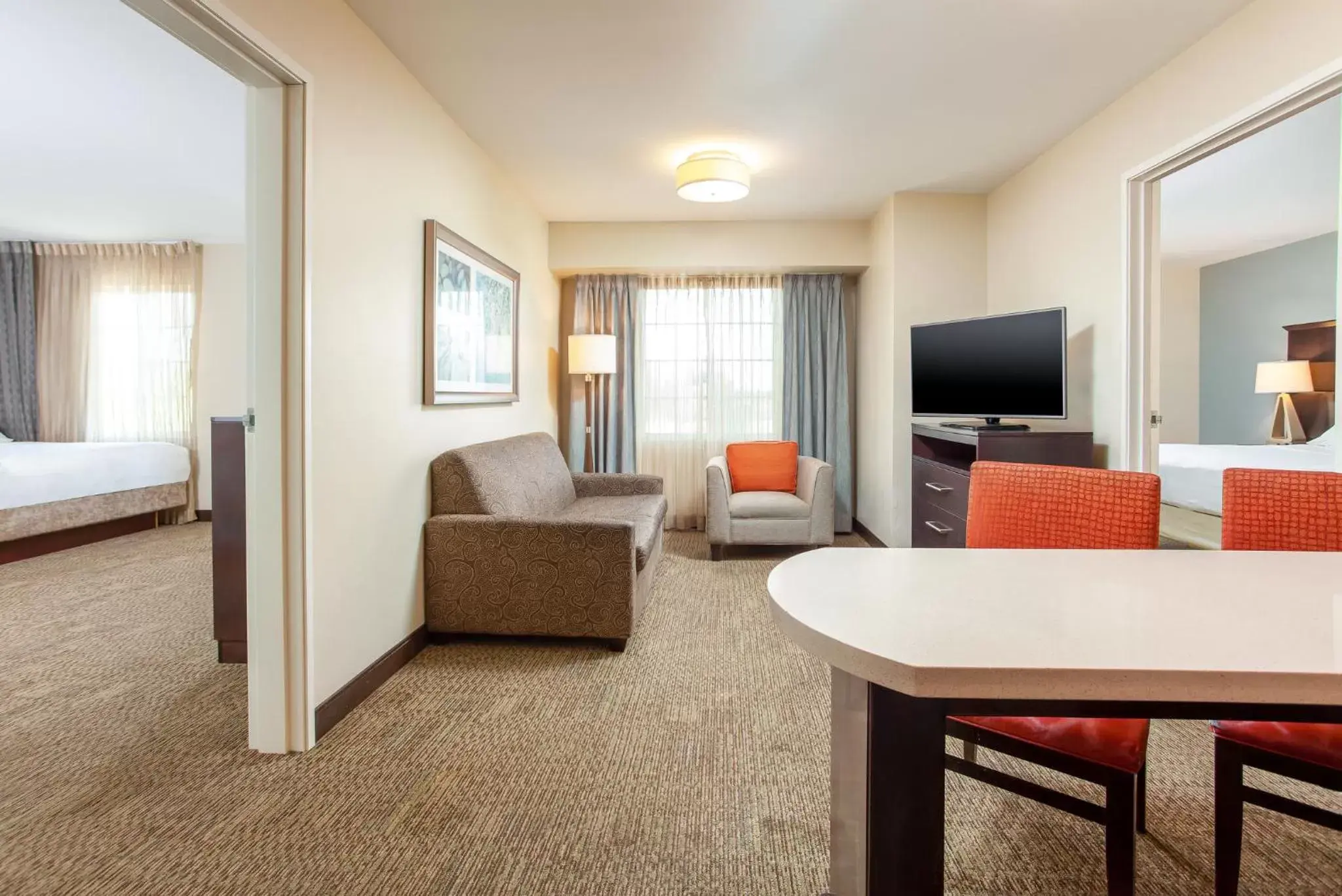 Bedroom, Seating Area in Staybridge Suites Chandler, an IHG Hotel