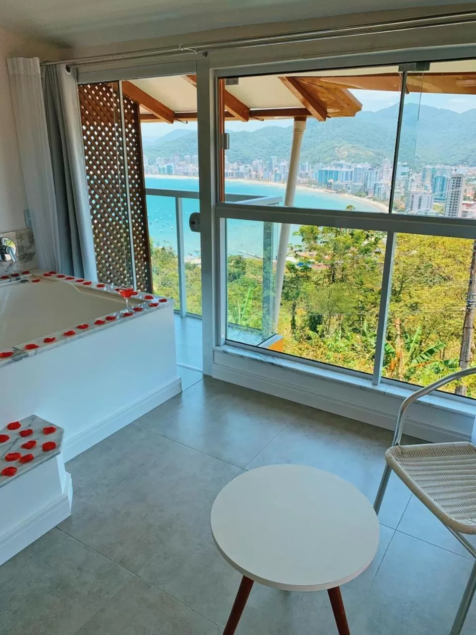 Suite with Hot Tub - single occupancy in Hotel Pousada 7 Mares