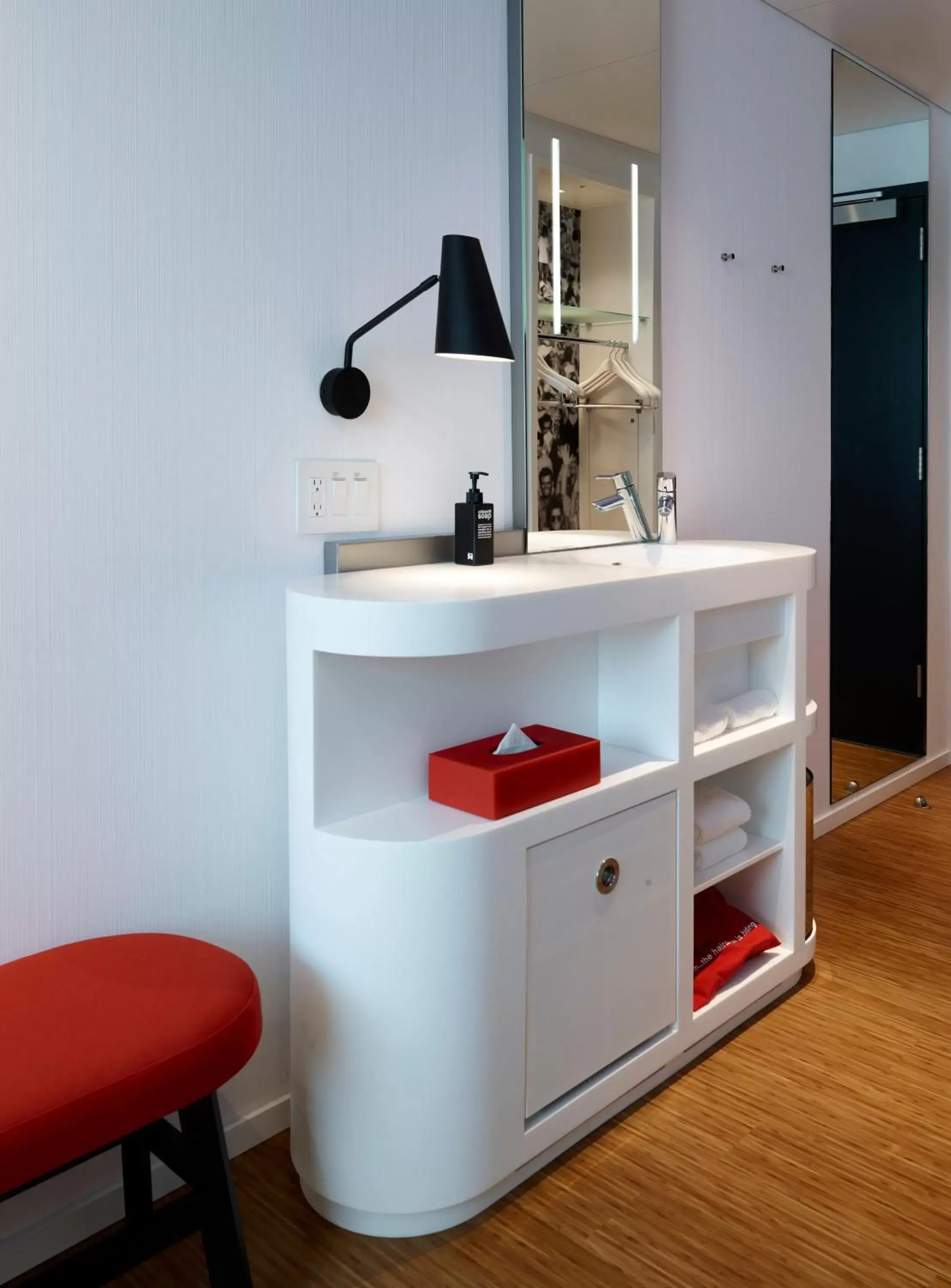 Bathroom, Kitchen/Kitchenette in citizenM Washington DC Capitol