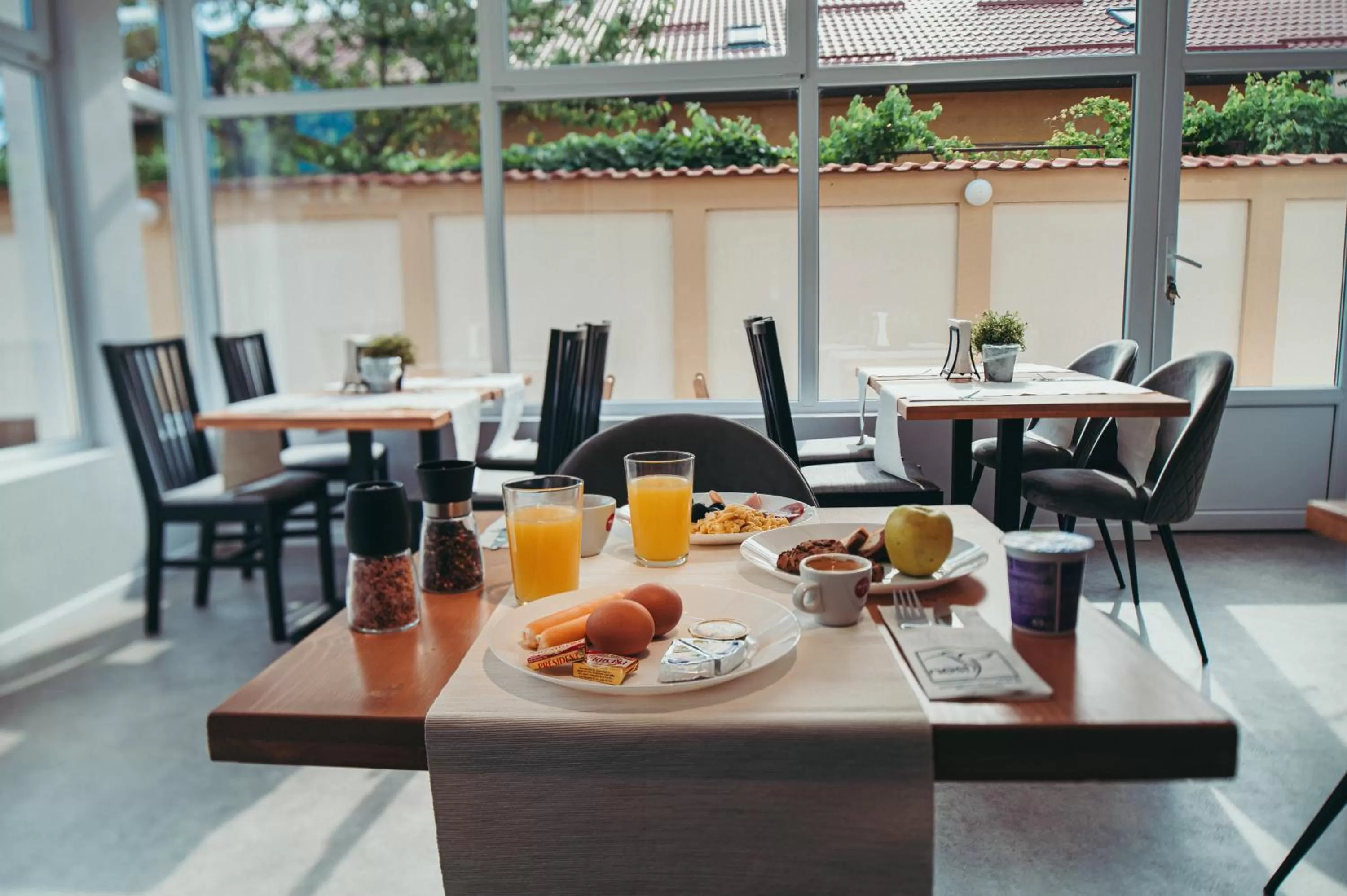 Restaurant/places to eat in Nest Guesthouse