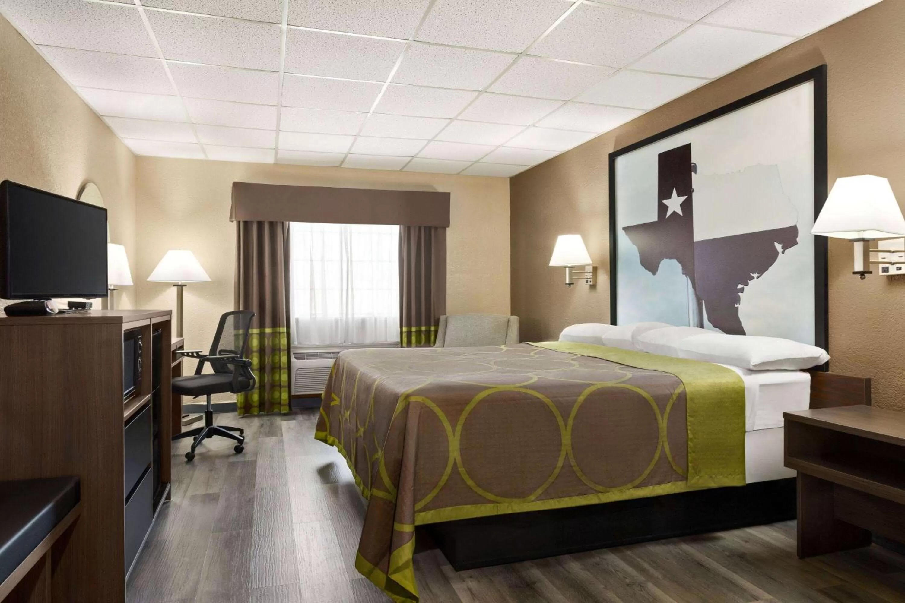 Photo of the whole room, Bed in Super 8 by Wyndham Gainesville TX