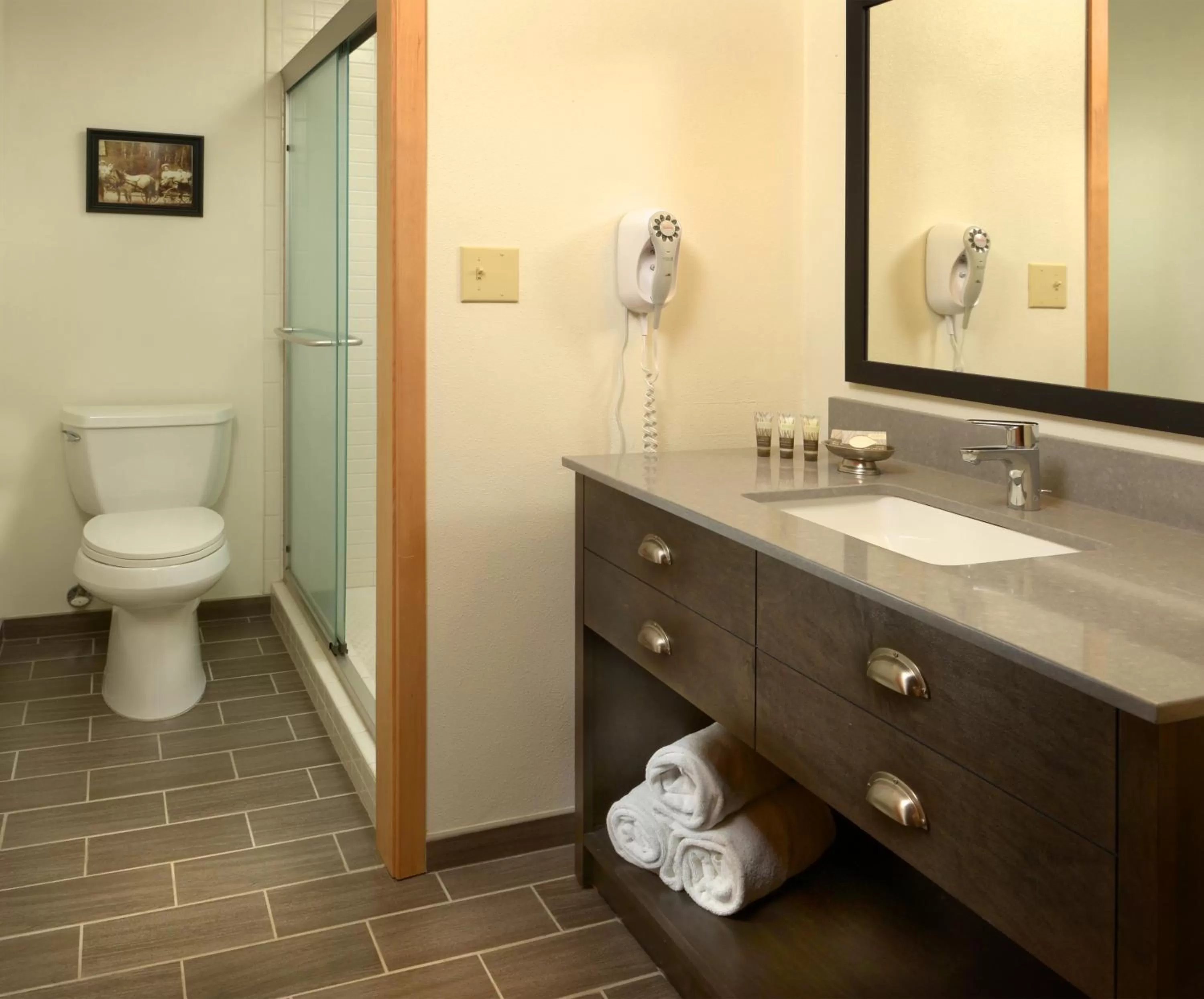 Shower in Lake Quinault Lodge