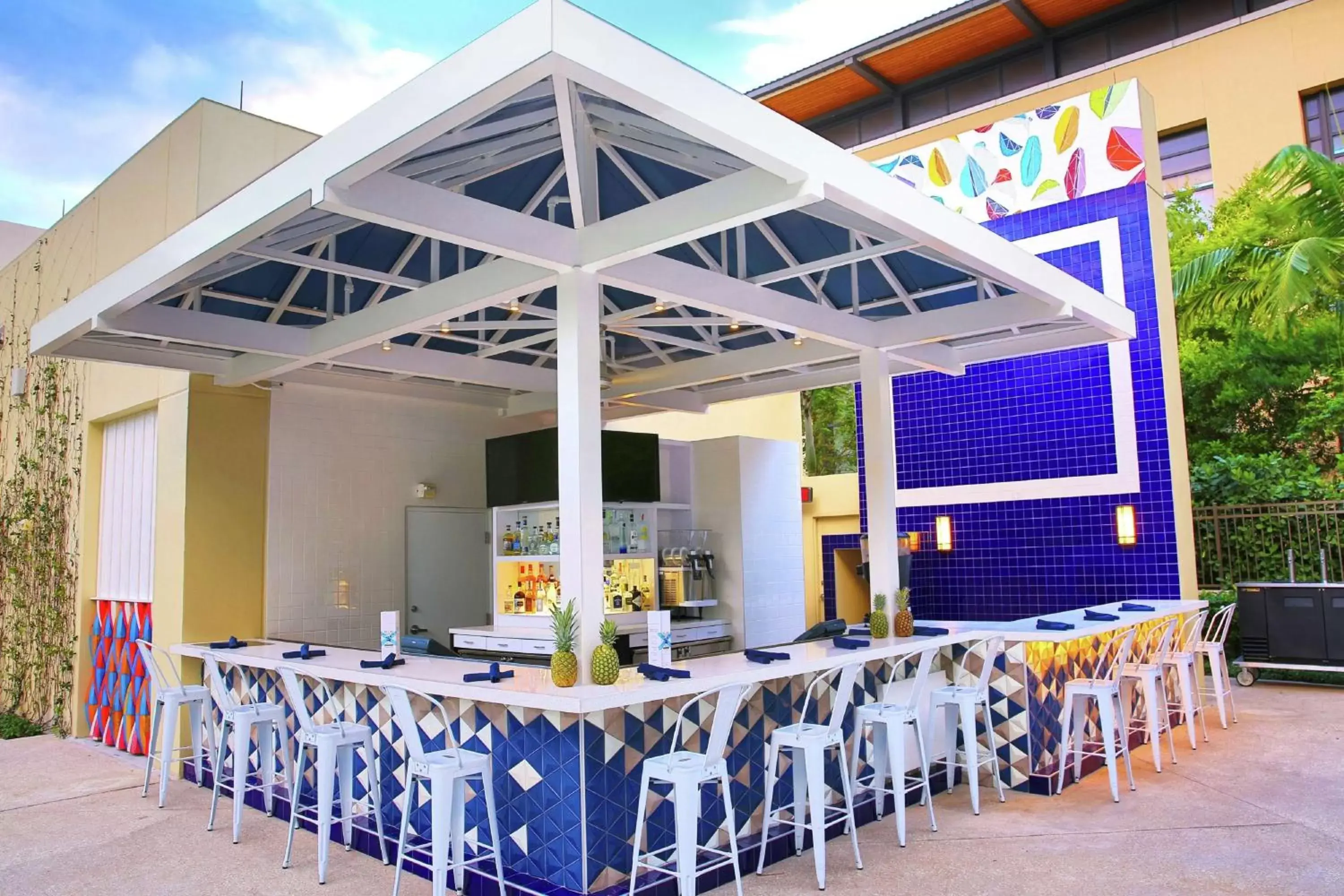Lounge or bar in Hilton West Palm Beach