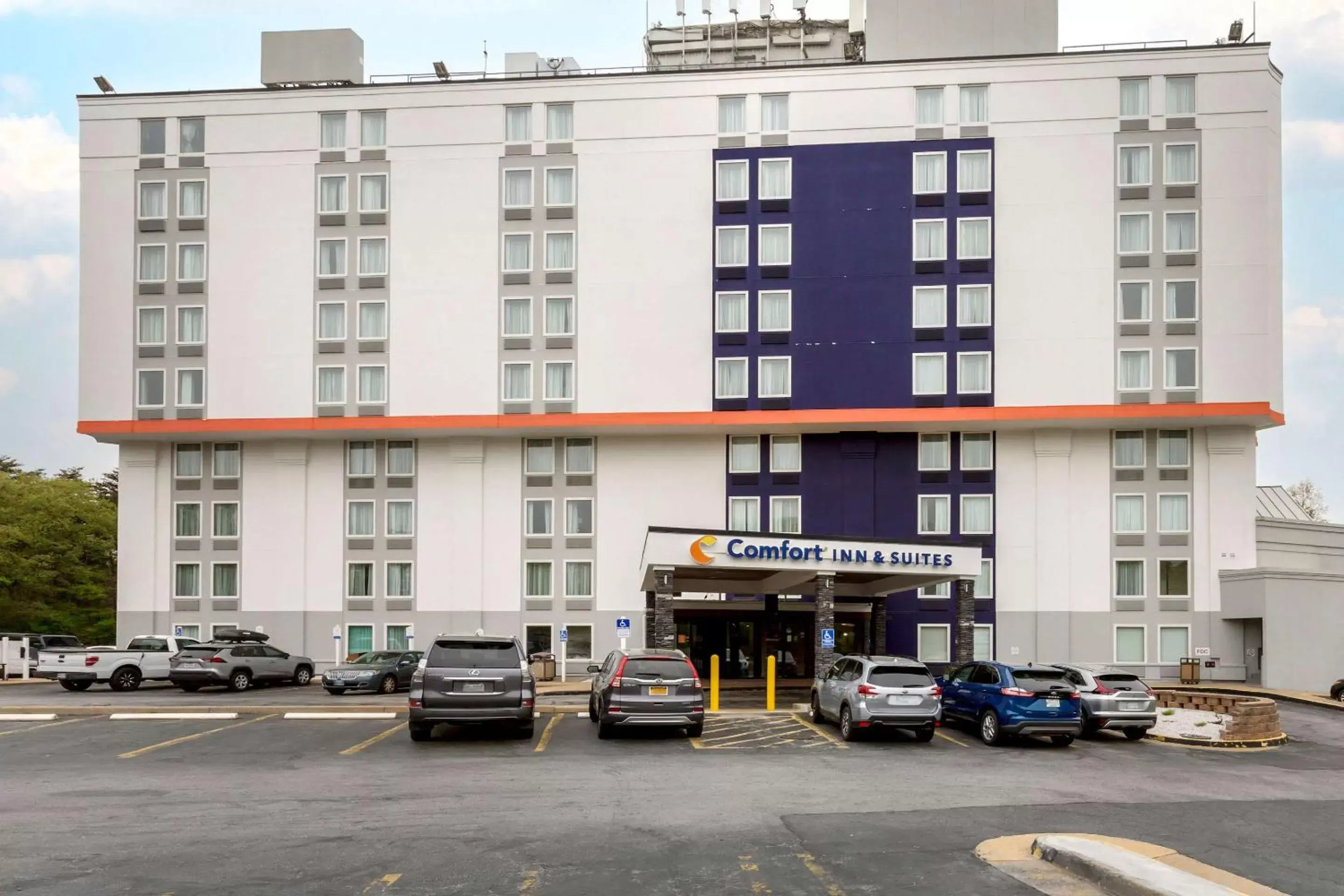 Property Building in Comfort Inn & Suites Alexandria West