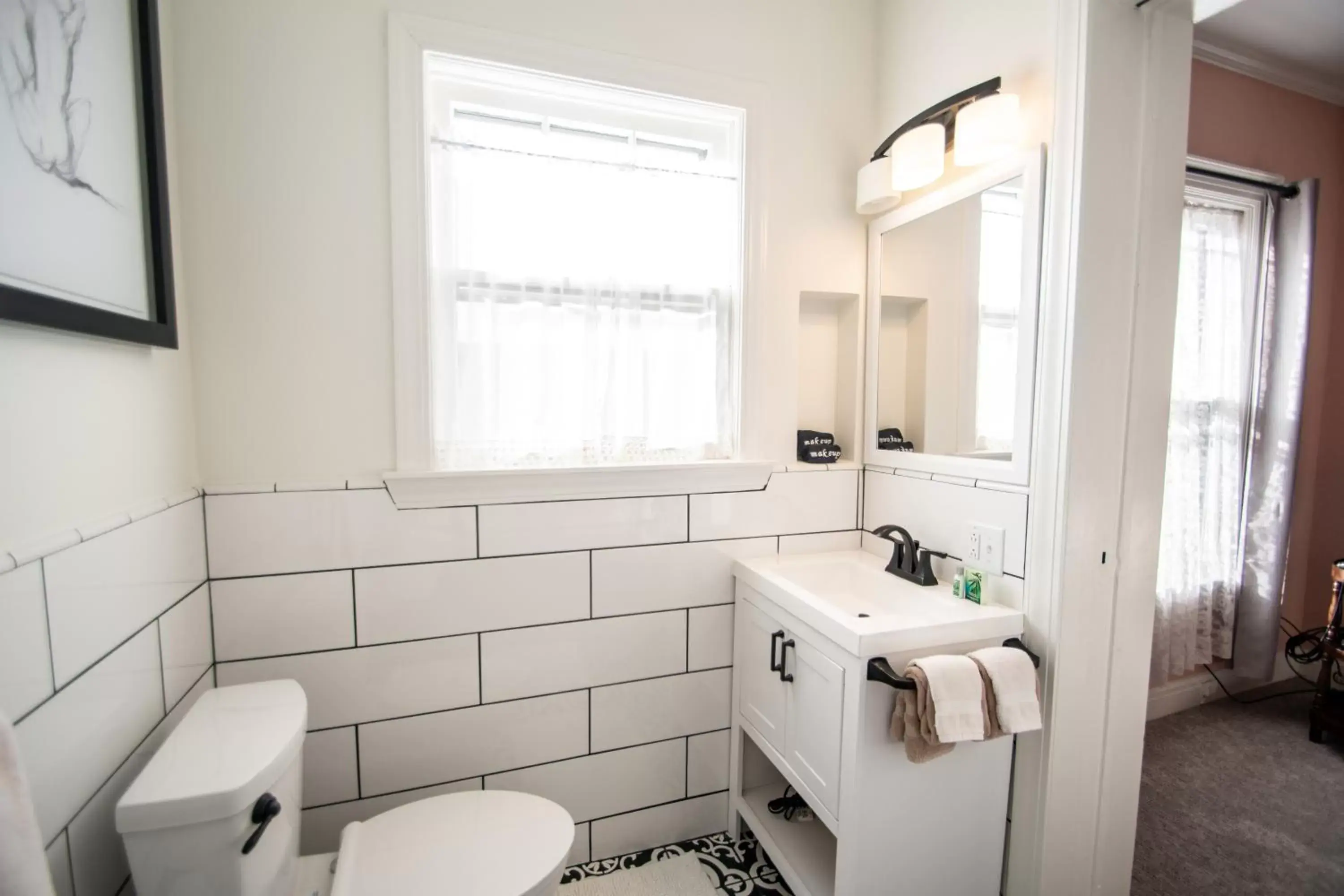 Bathroom in Looking Glass Inn