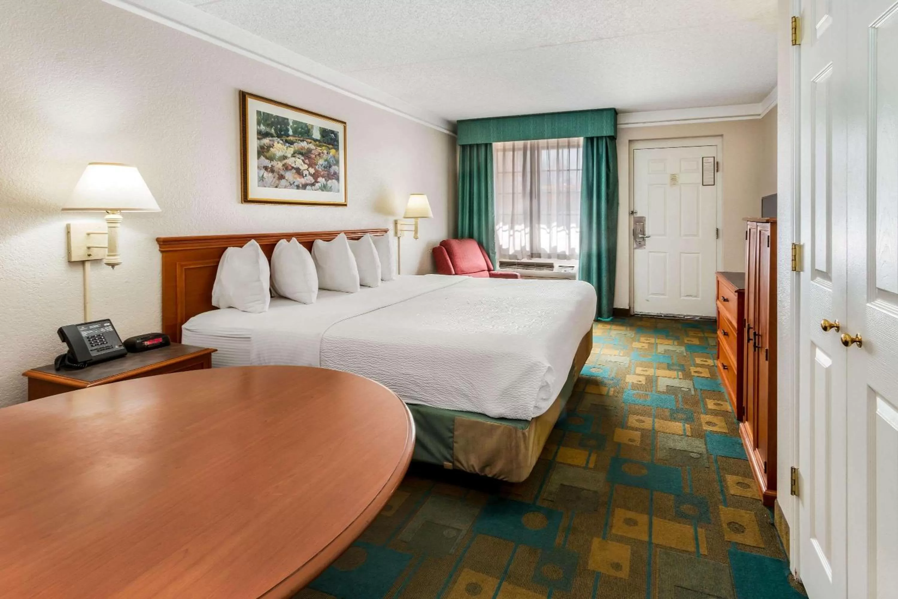 Photo of the whole room, Bed in La Quinta Inn by Wyndham Albuquerque Northeast
