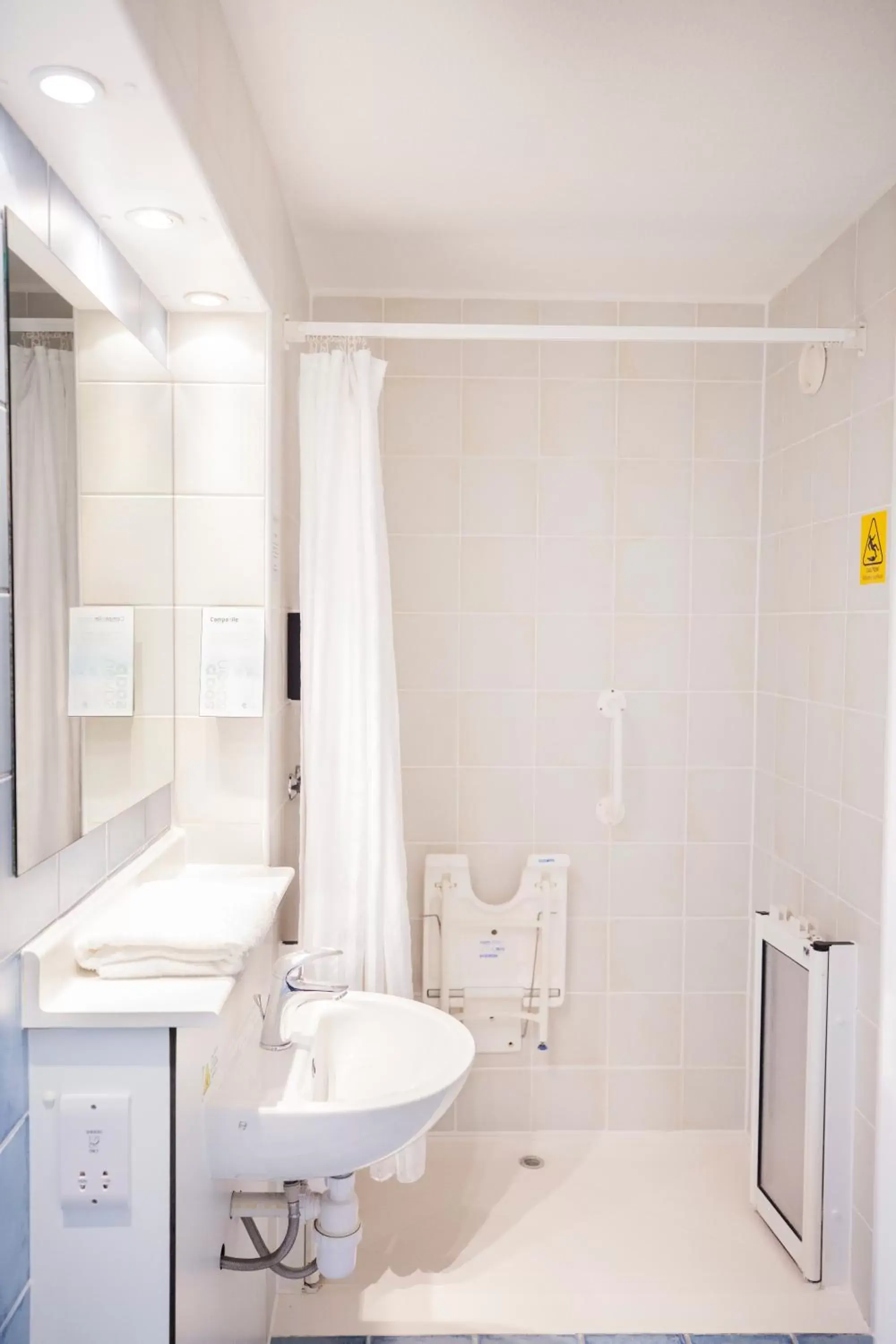 Bathroom in Campanile Milton Keynes - Fenny Stratford
