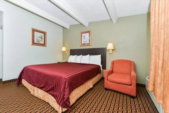 Bed in Americas Best Value Inn Sarasota