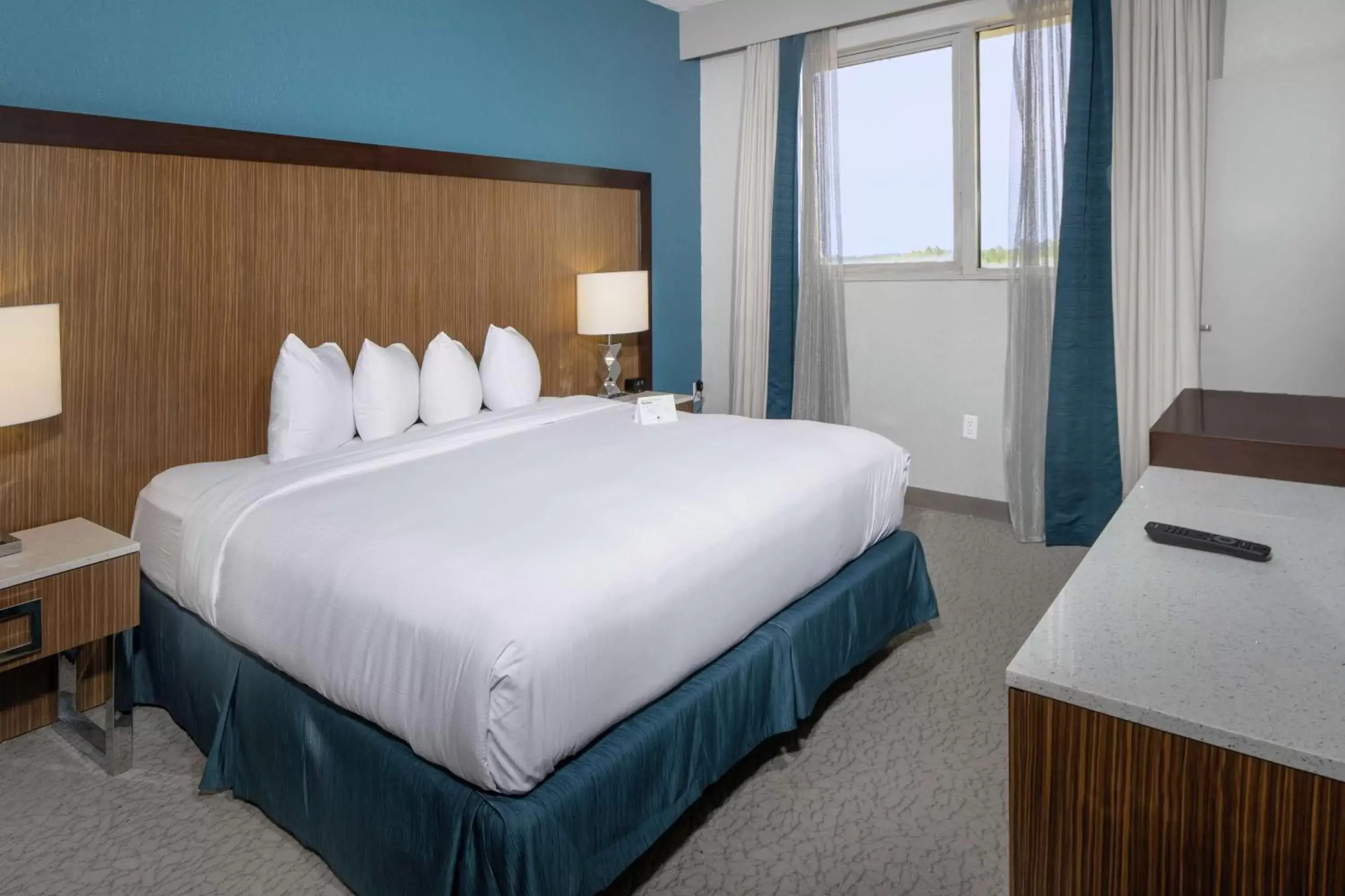 Bed in DoubleTree by Hilton Hotel Jacksonville Airport