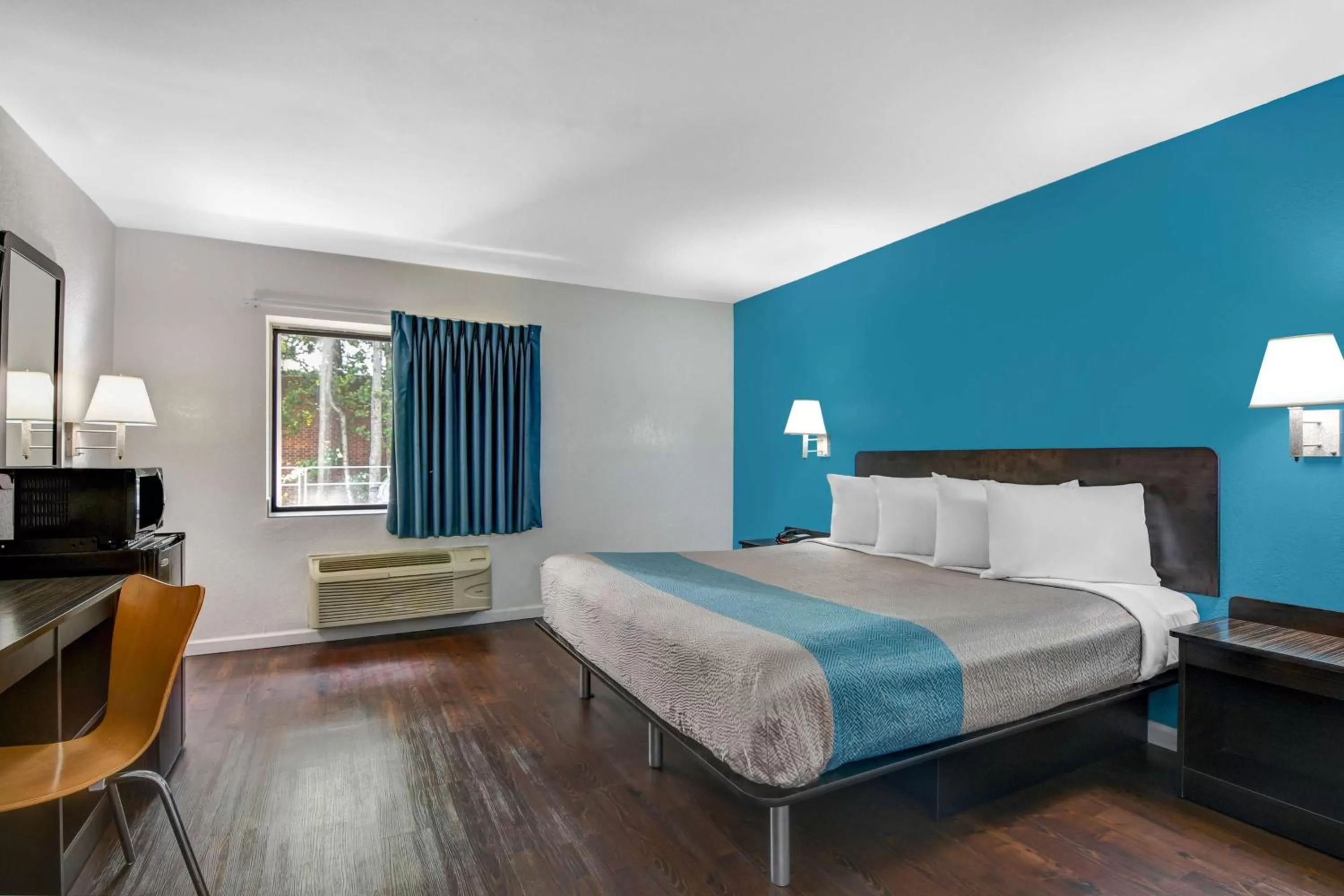 Photo of the whole room, Bed in Motel 6-Norcross, GA