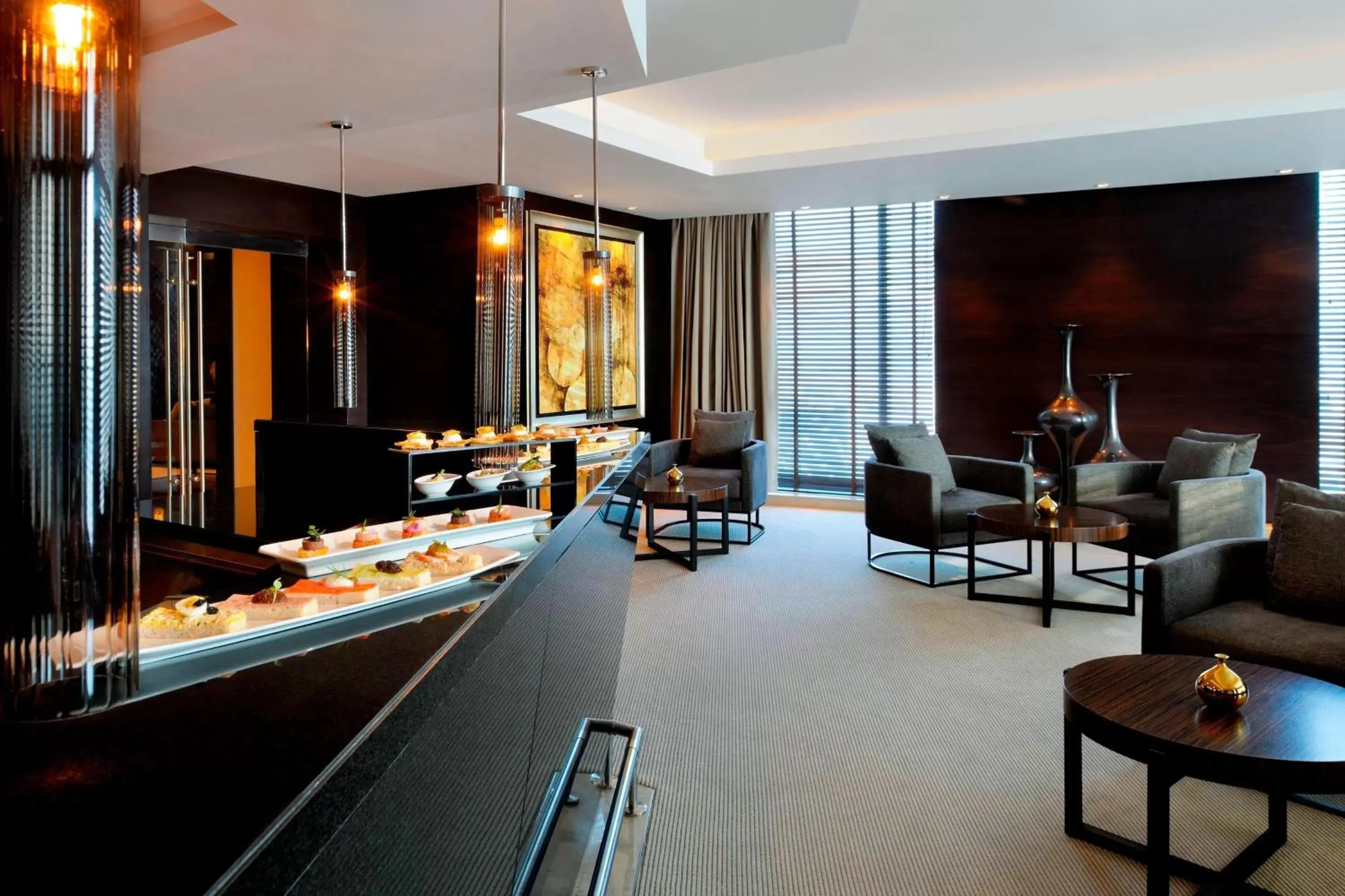 Lounge or bar in JW Marriott Marquis Hotel Dubai