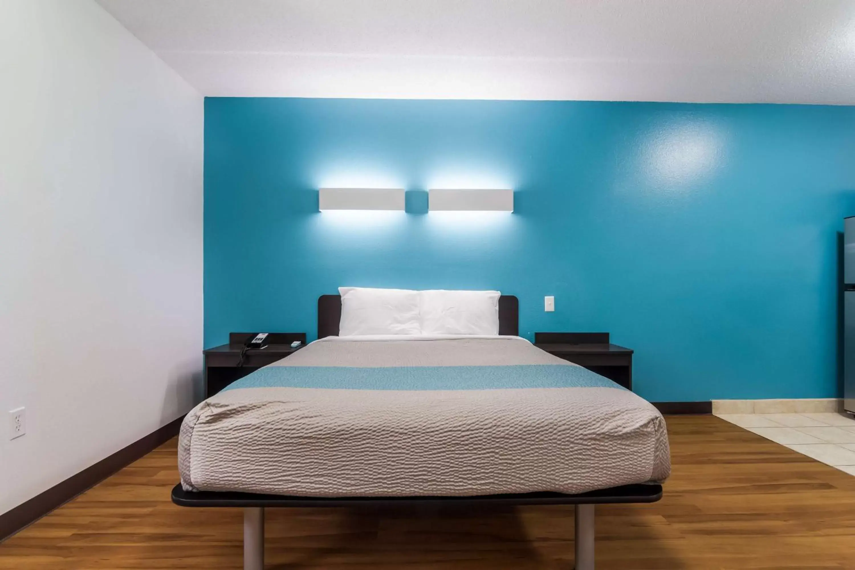 Bedroom, Bed in Motel 6-Gulf Shores, AL