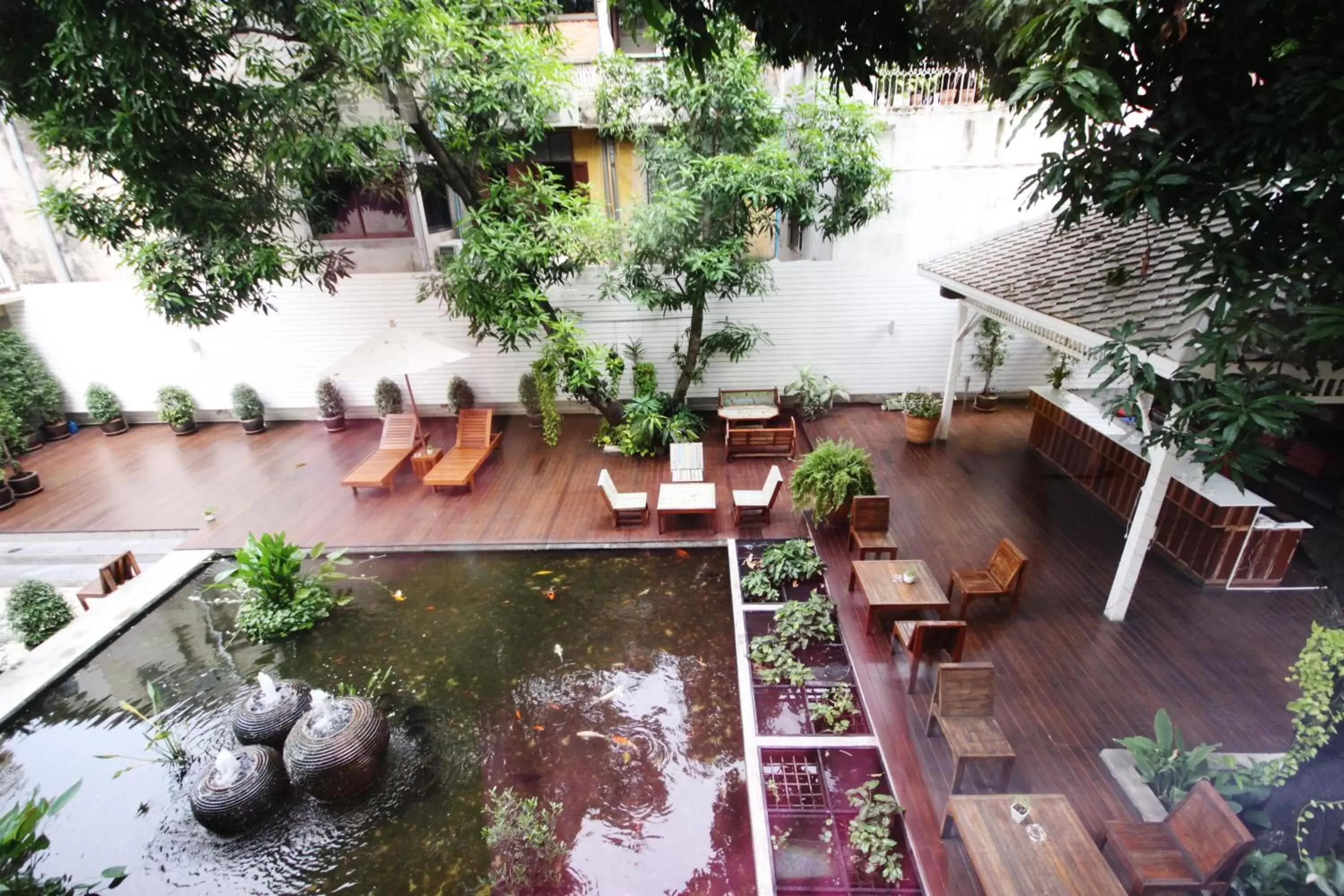 Communal lounge/ TV room, Pool View in Feung Nakorn Balcony Rooms and Cafe