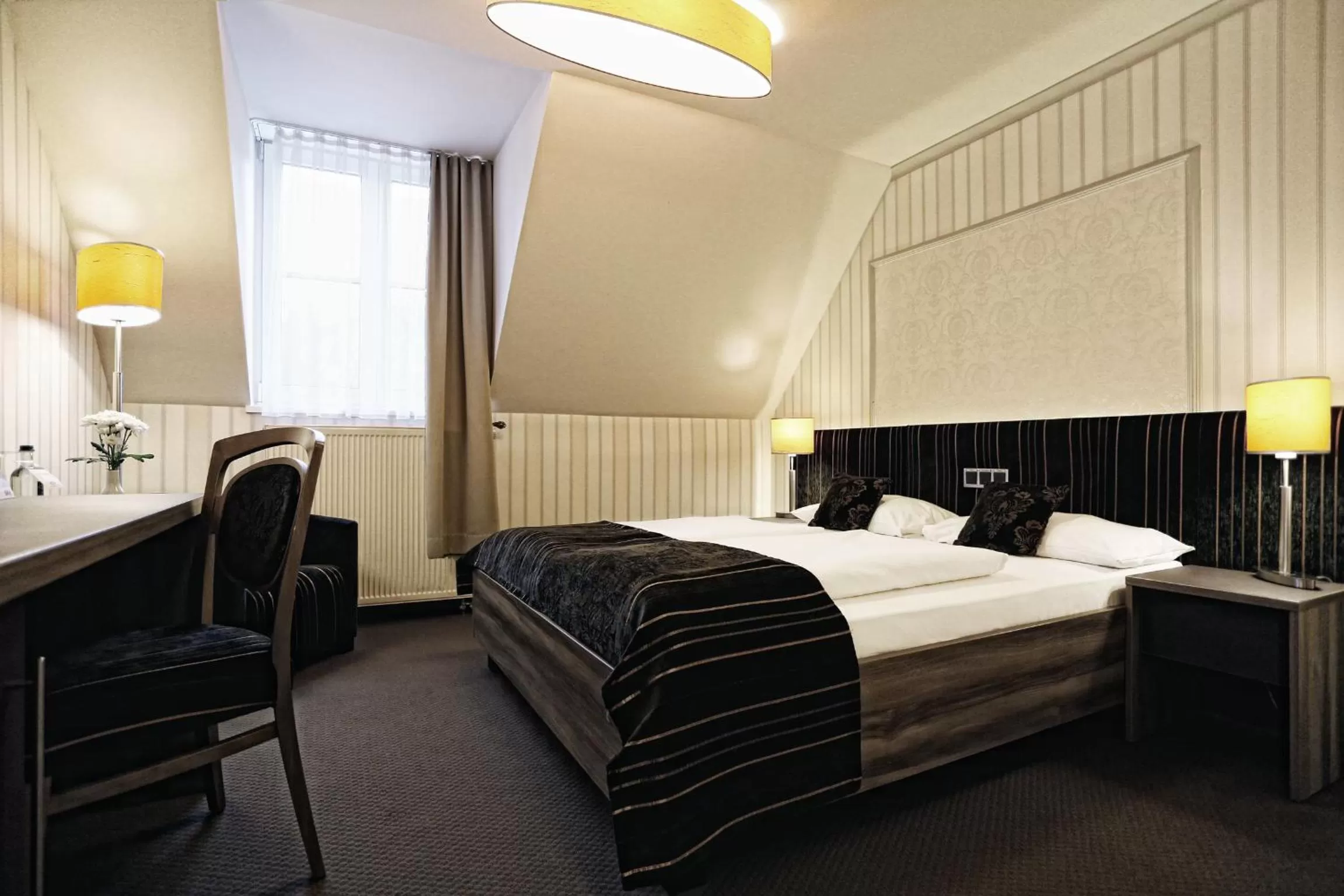 Photo of the whole room, Bed in Konsumhotel Dorotheenhof Weimar