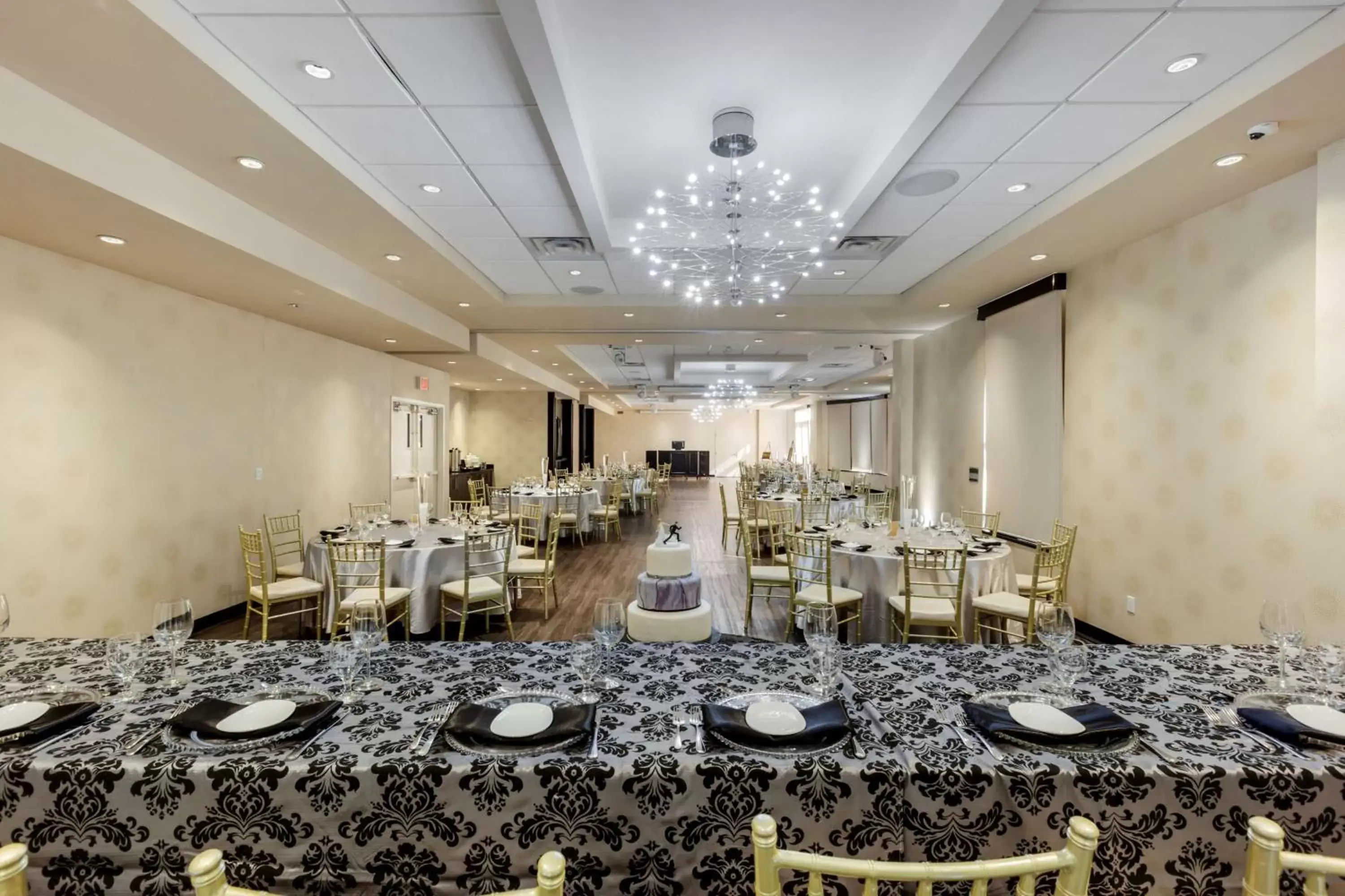 Banquet/Function facilities, Restaurant/Places to Eat in Hotel C by Carmen's, BW Premier Collection