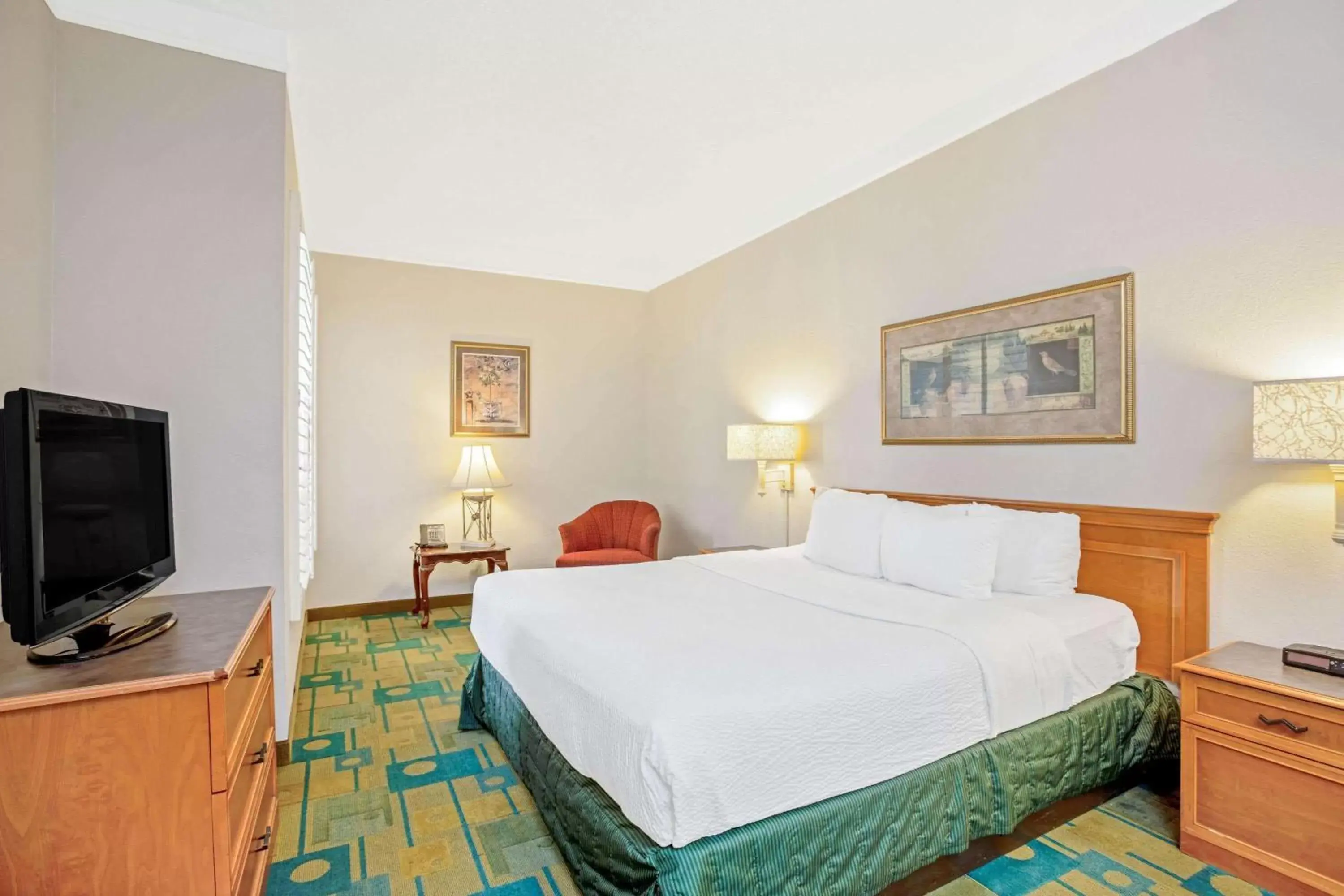 Photo of the whole room, Bed in La Quinta Inn by Wyndham El Paso Cielo Vista