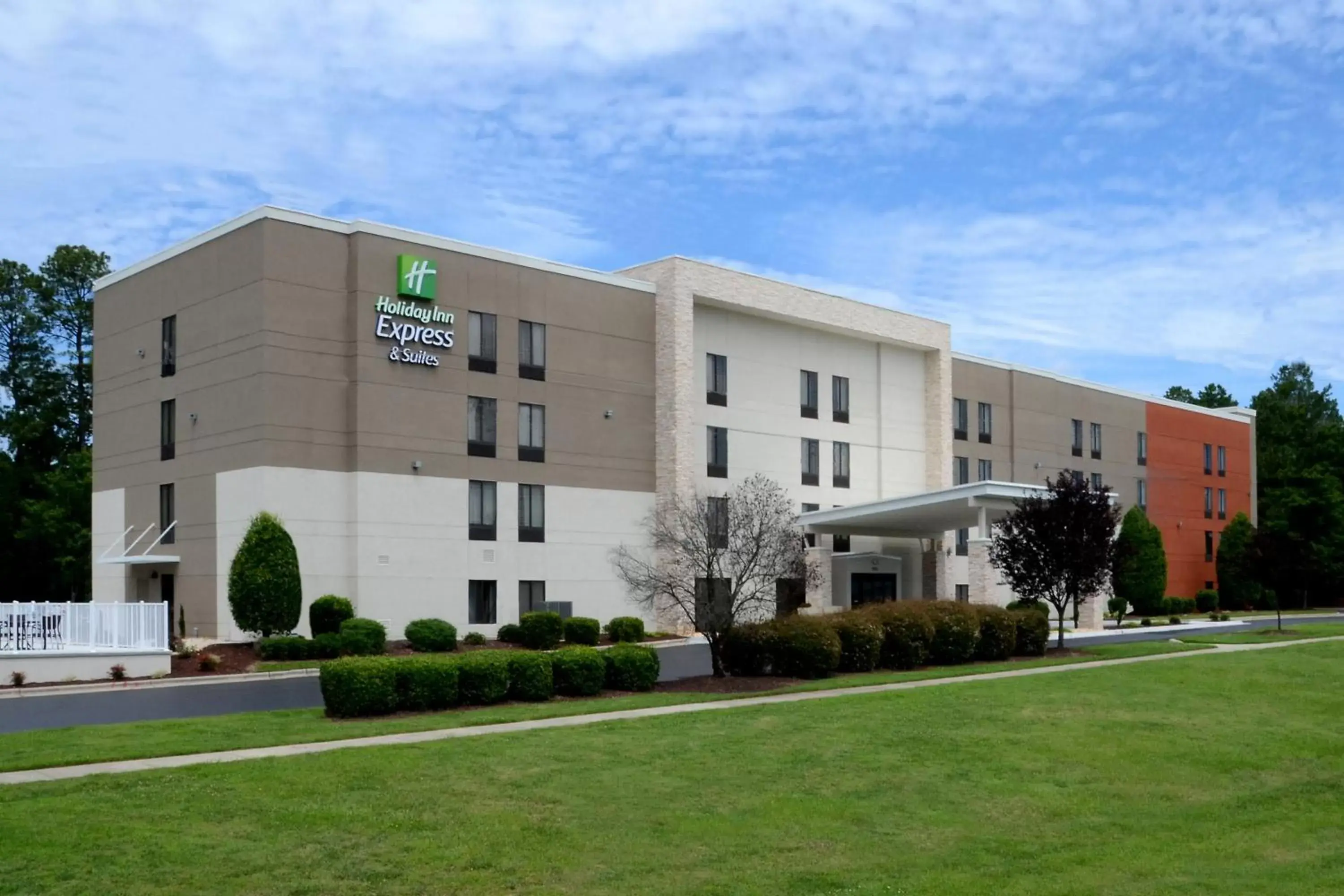 Property building in Holiday Inn Express & Suites Raleigh Durham Airport at RTP by IHG Property building in Holiday Inn Express & Suites Raleigh Durham Airport at RTP by IHG