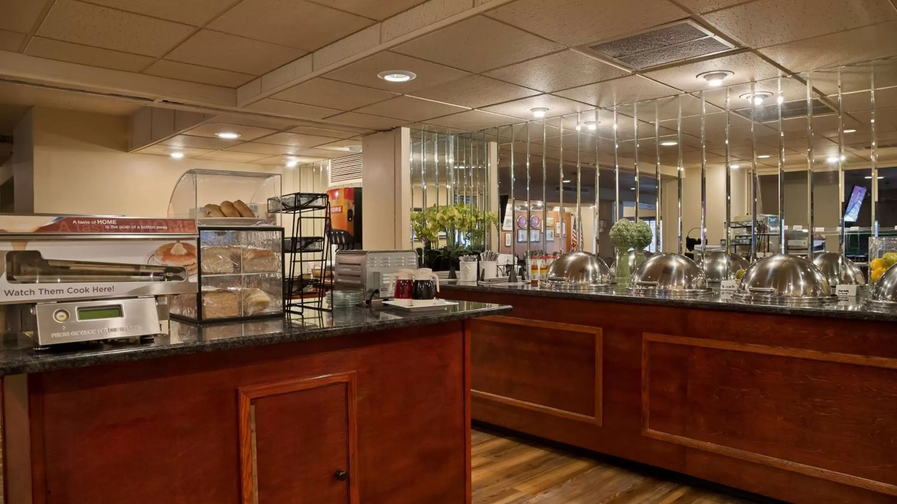 Restaurant/Places to Eat in Genetti Hotel, SureStay Collection by Best Western