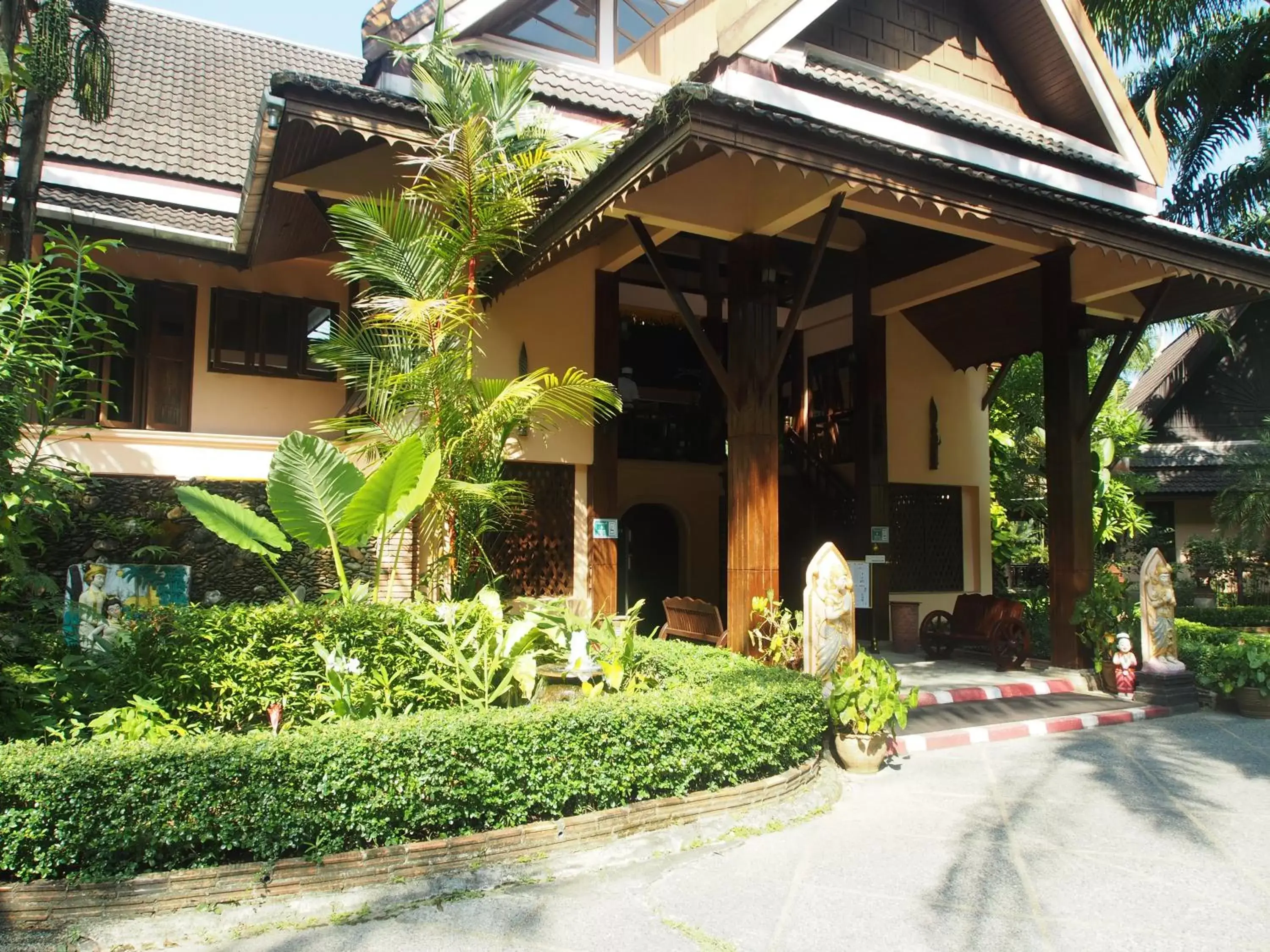 Restaurant/places to eat in Khaolak Palm Beach Resort Restaurant/places to eat in Khaolak Palm Beach Resort