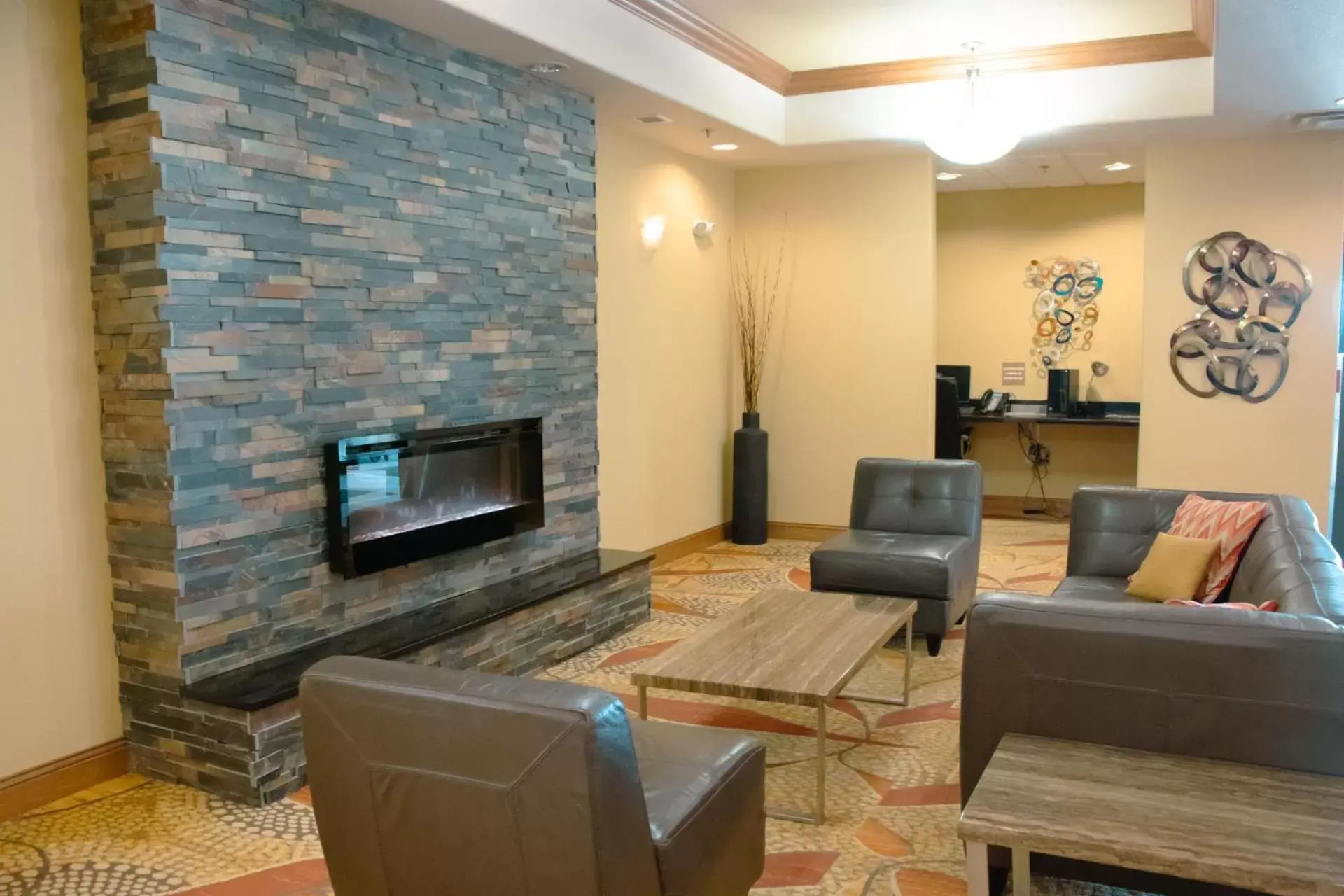 Communal lounge/ TV room, Seating Area in Expressway Suites of Grand Forks