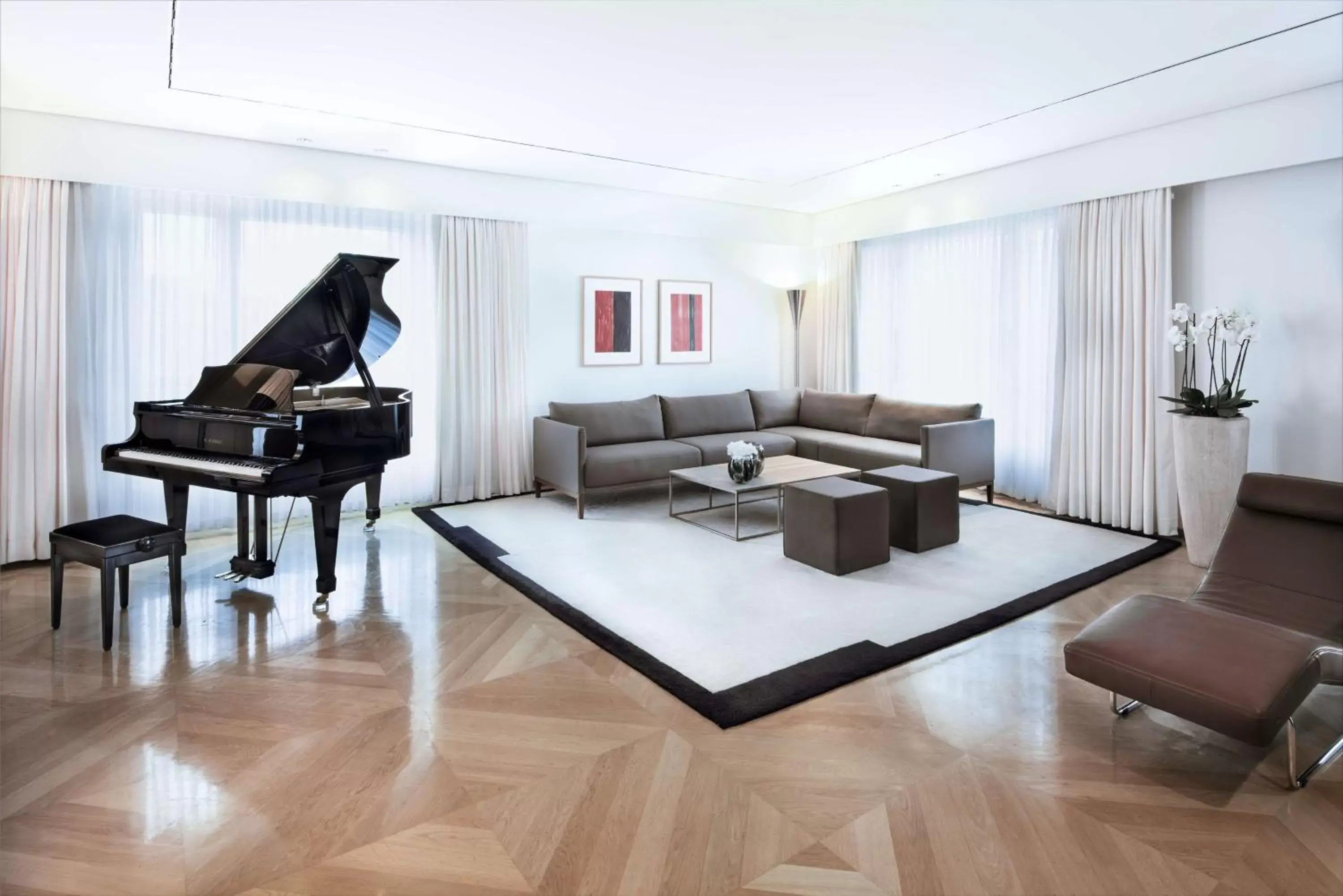 Photo of the whole room, Seating Area in Grand Hyatt Berlin