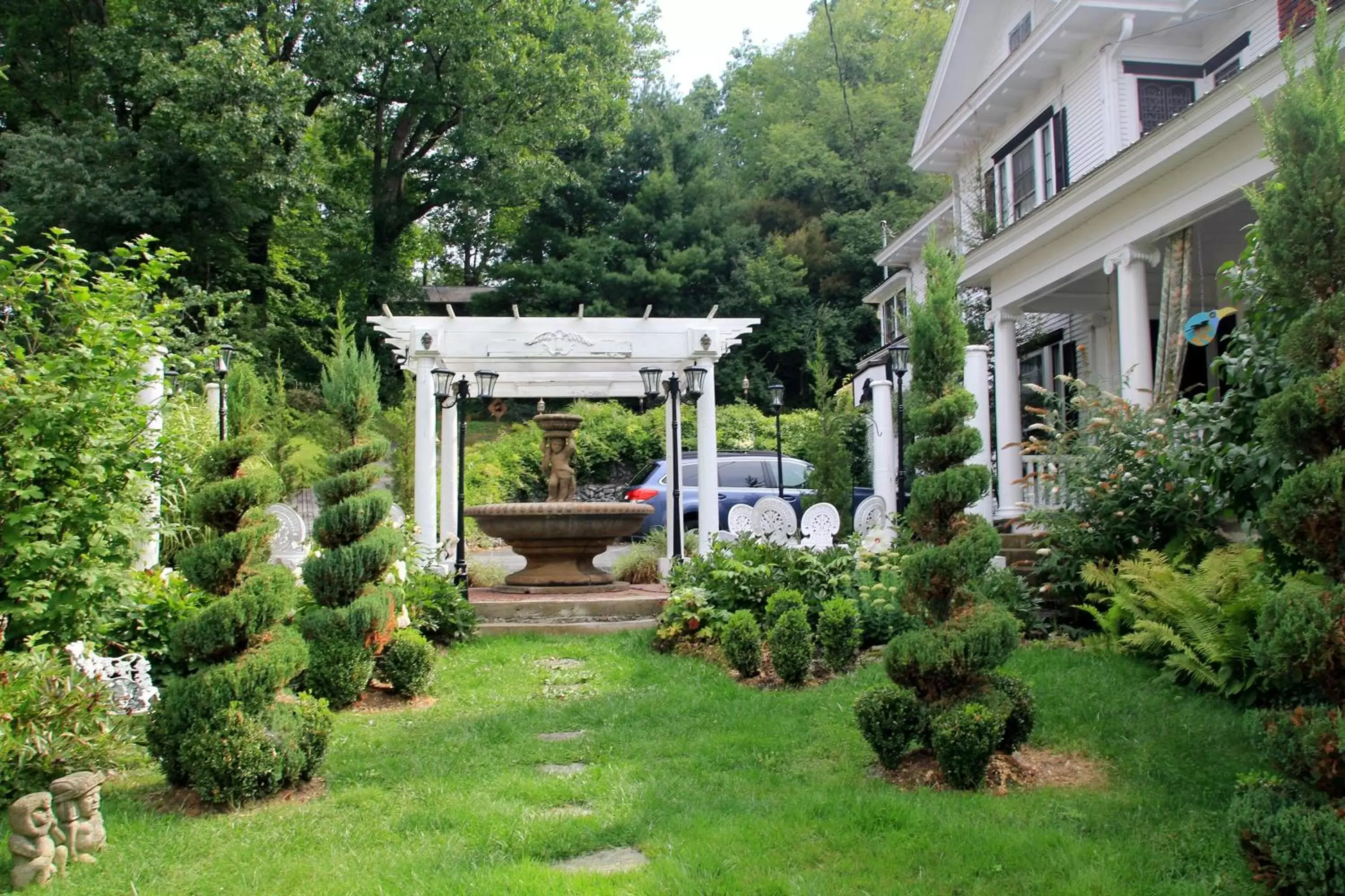 Facade/entrance, Garden in Bluefield Inn, a Select Registry Propery