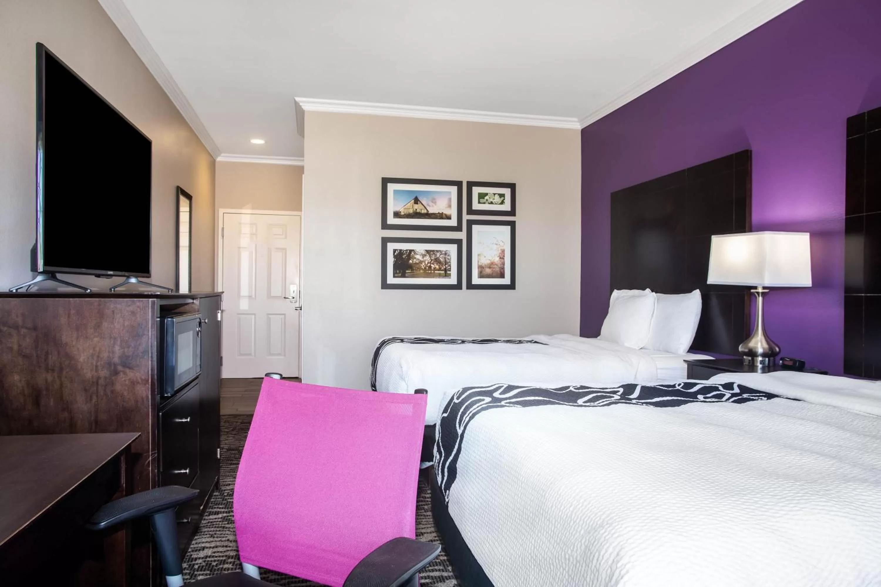 Bedroom, Bed in La Quinta by Wyndham Houston - Magnolia