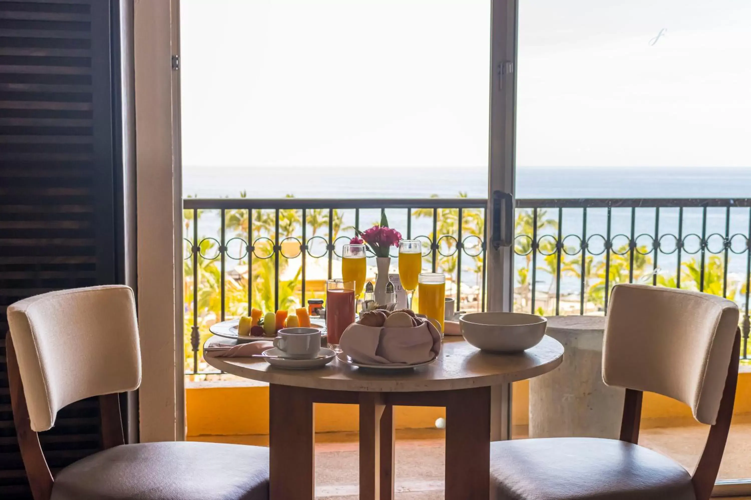 room service, Sea View in Grand Fiesta Americana Los Cabos All Inclusive Golf & Spa