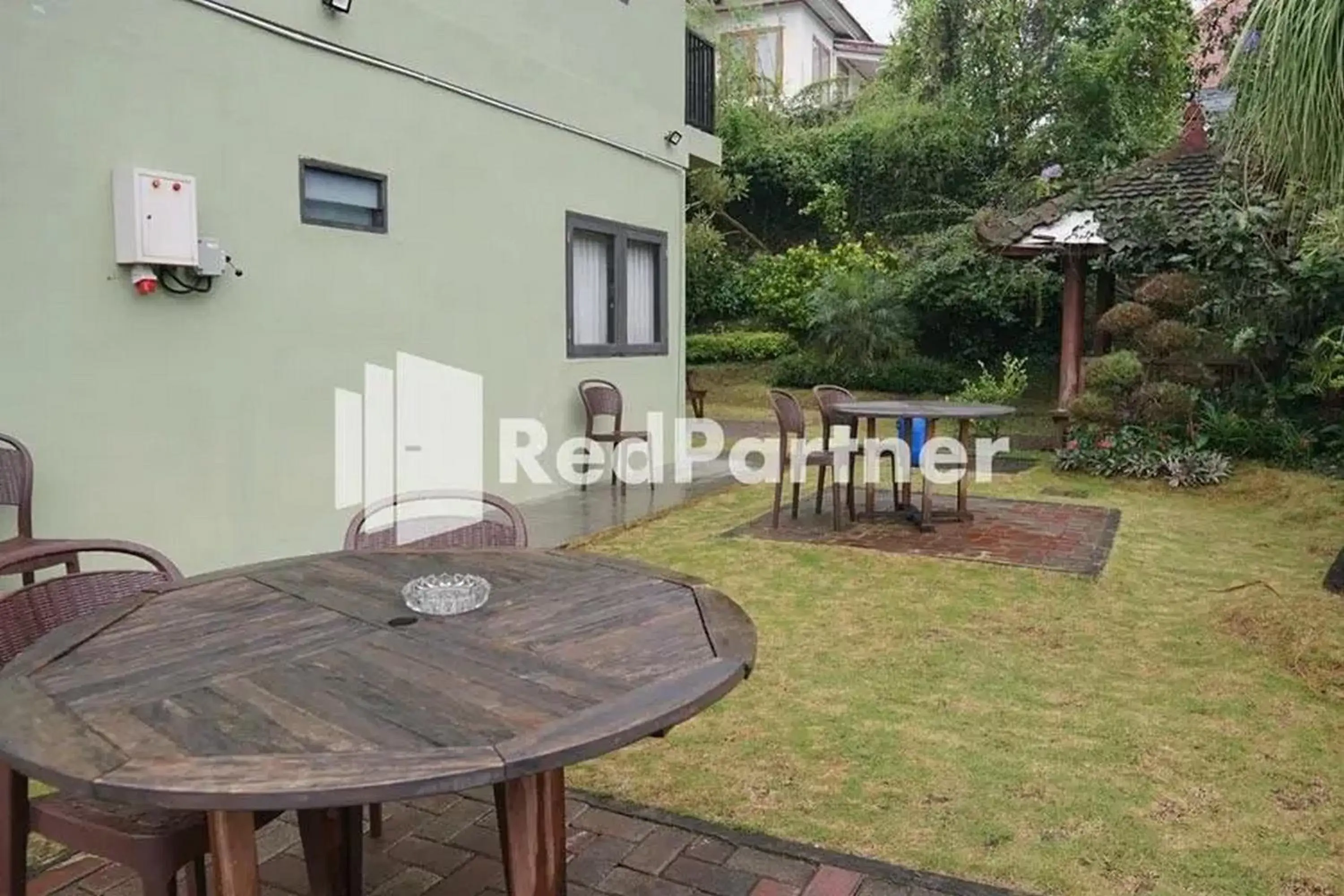 Property building in Panorama Inn Residence Batu Redpartner Property building in Panorama Inn Residence Batu Redpartner