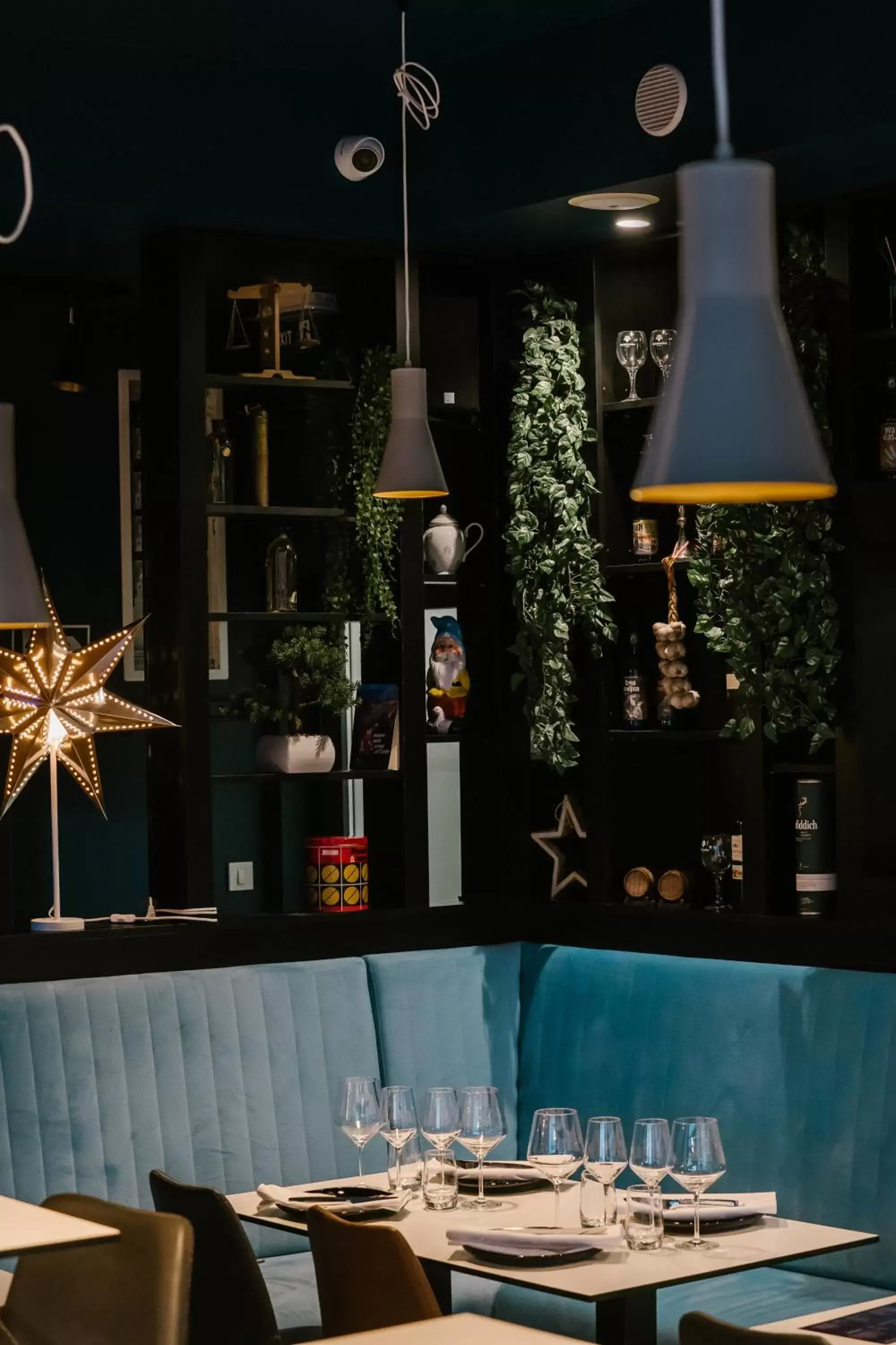 Restaurant/places to eat in Hotel Blue Restaurant/places to eat in Hotel Blue