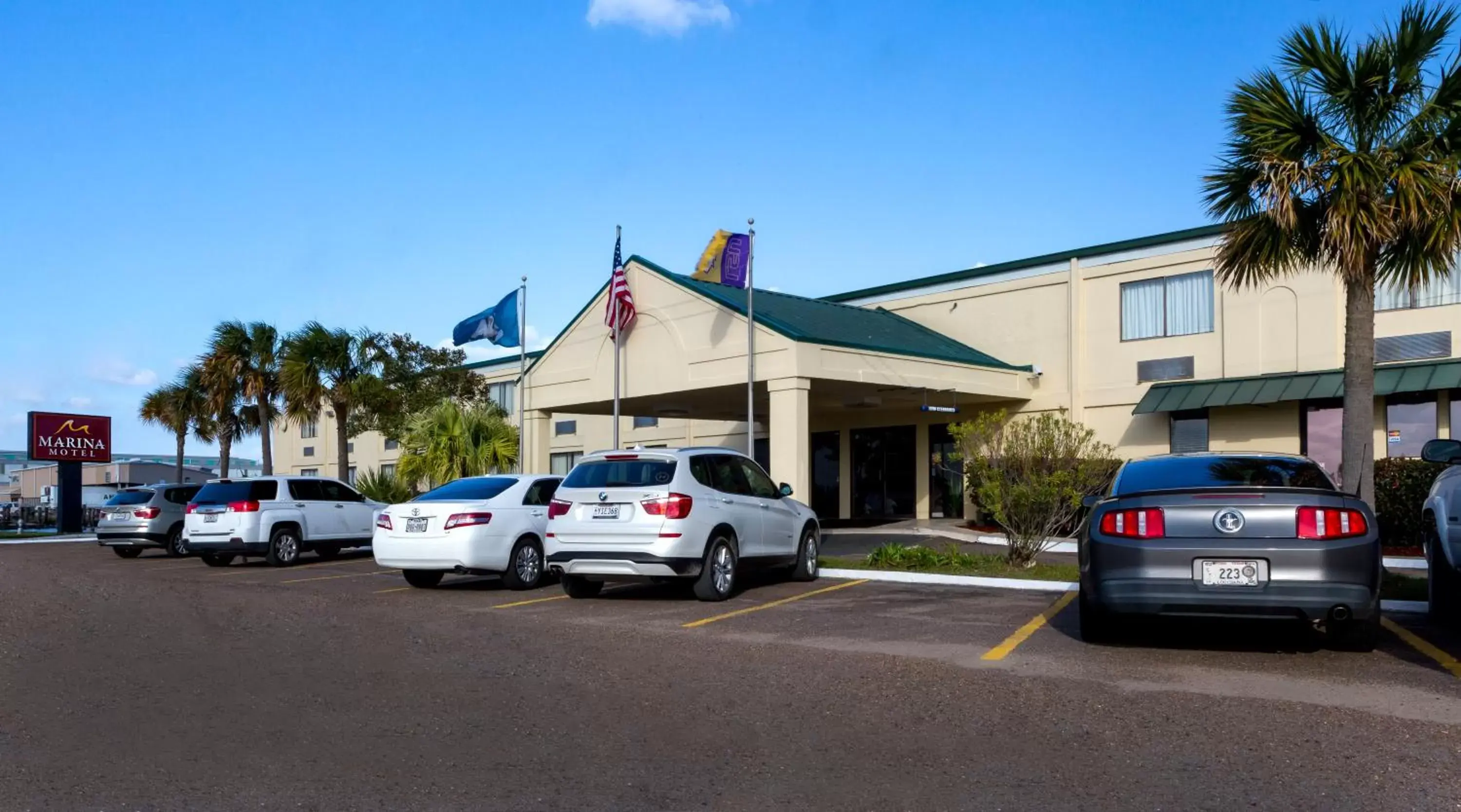 Facade/entrance, Property Building in Marina Inn & Suites Chalmette-New Orleans