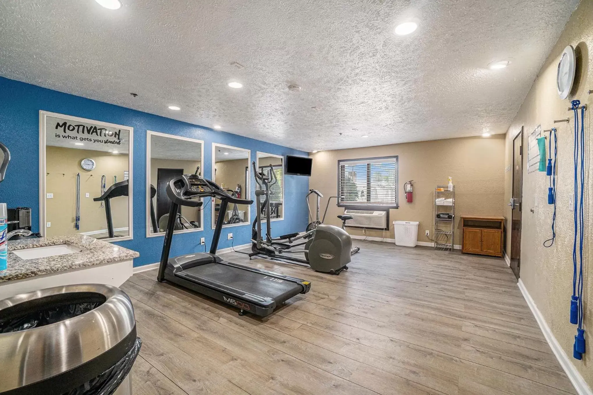 Fitness centre/facilities, Fitness Center/Facilities in Days Inn & Suites by Wyndham Traverse City