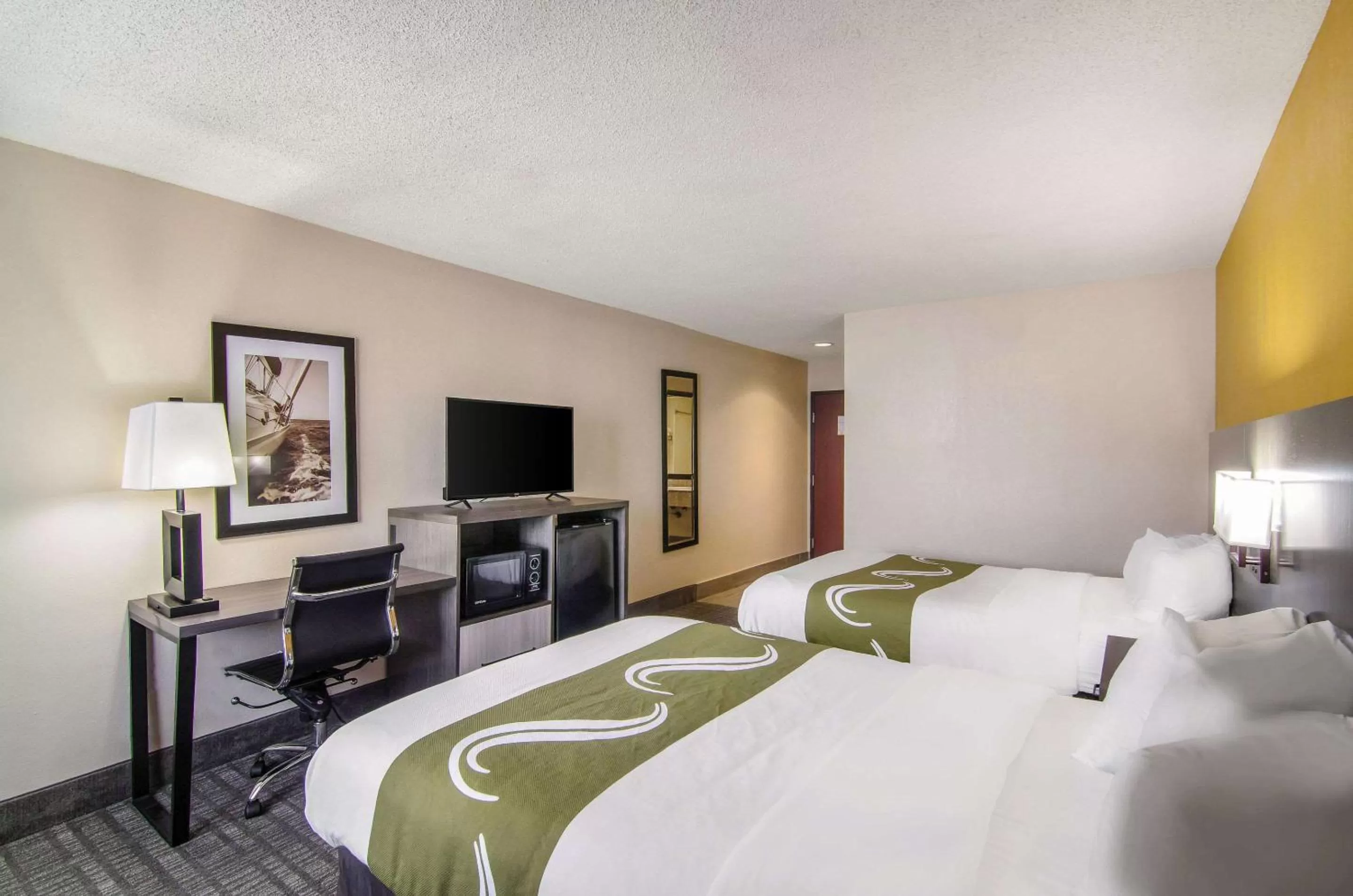 Bedroom, Bed in Quality Inn near University of Mobile