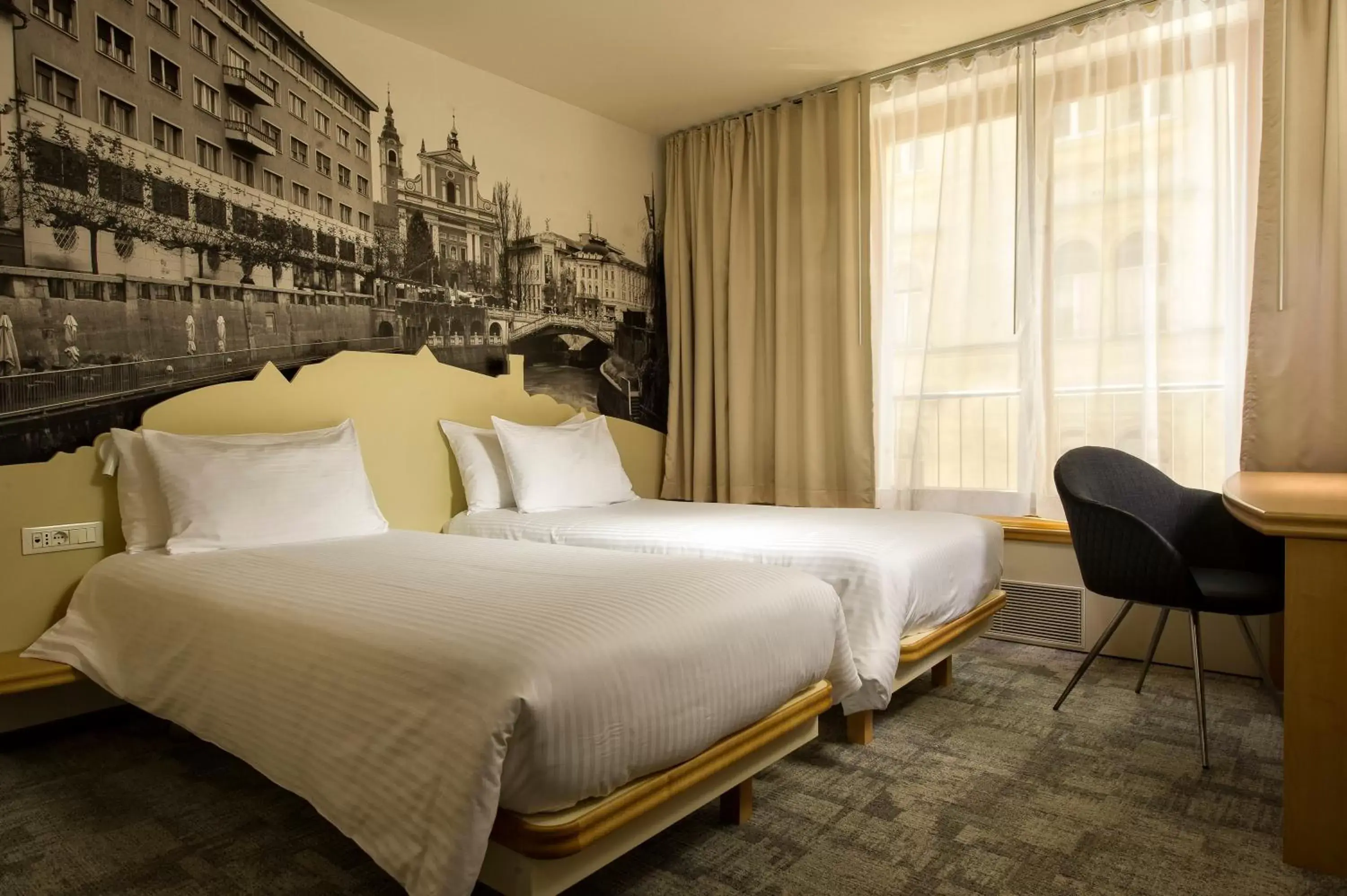 Comfort Twin Room in City Hotel Ljubljana