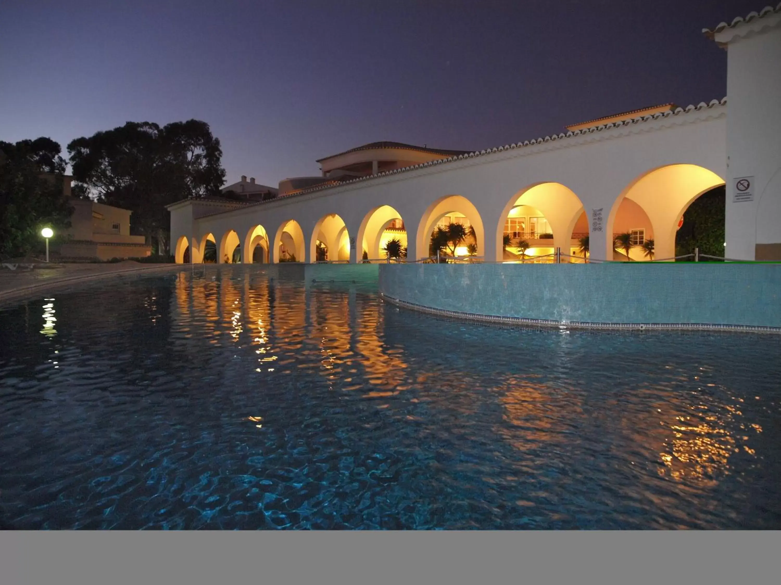 Property building, Swimming Pool in Clube Vilarosa