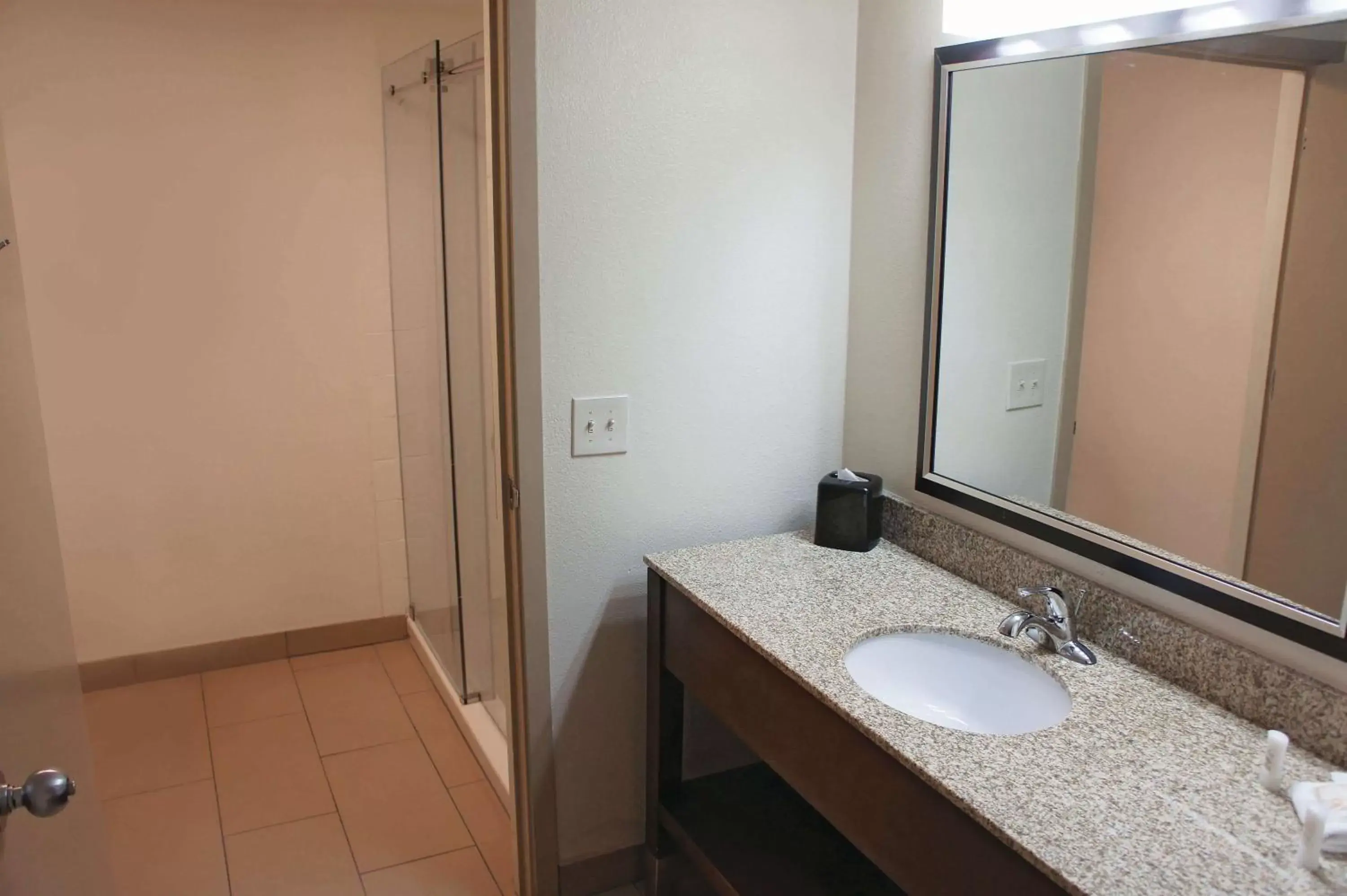 Photo of the whole room, Bathroom in La Quinta by Wyndham Oakland - Hayward