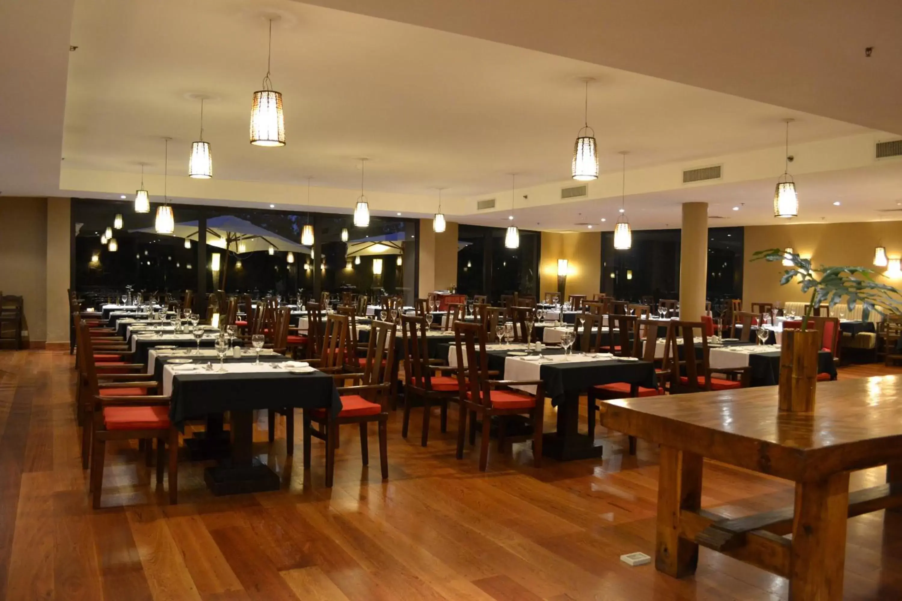 Restaurant/Places to Eat in Loi Suites Iguazu Hotel