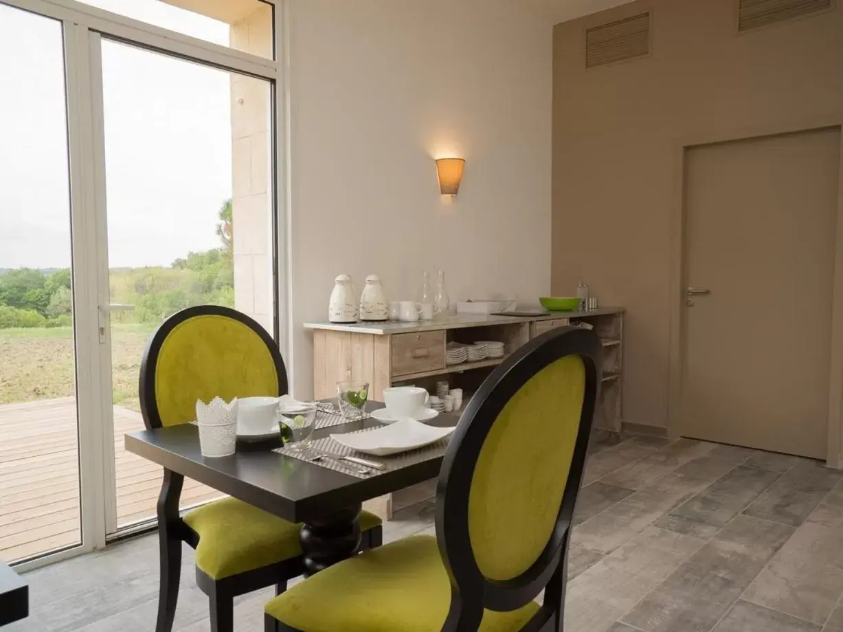 Dining Area in Chateau La France