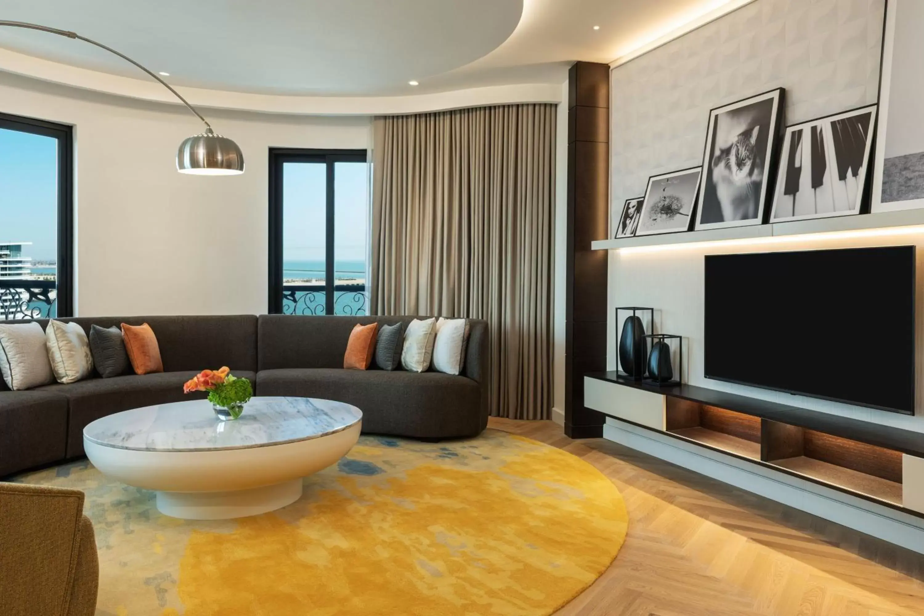 Living room, TV/Entertainment Center in Le Royal Méridien Doha