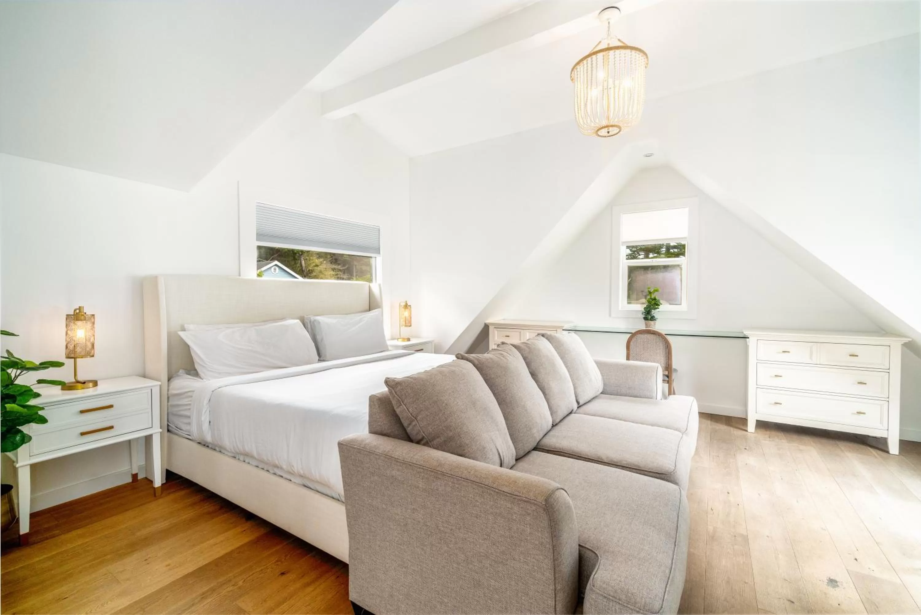 Bed in Agate Cove Inn