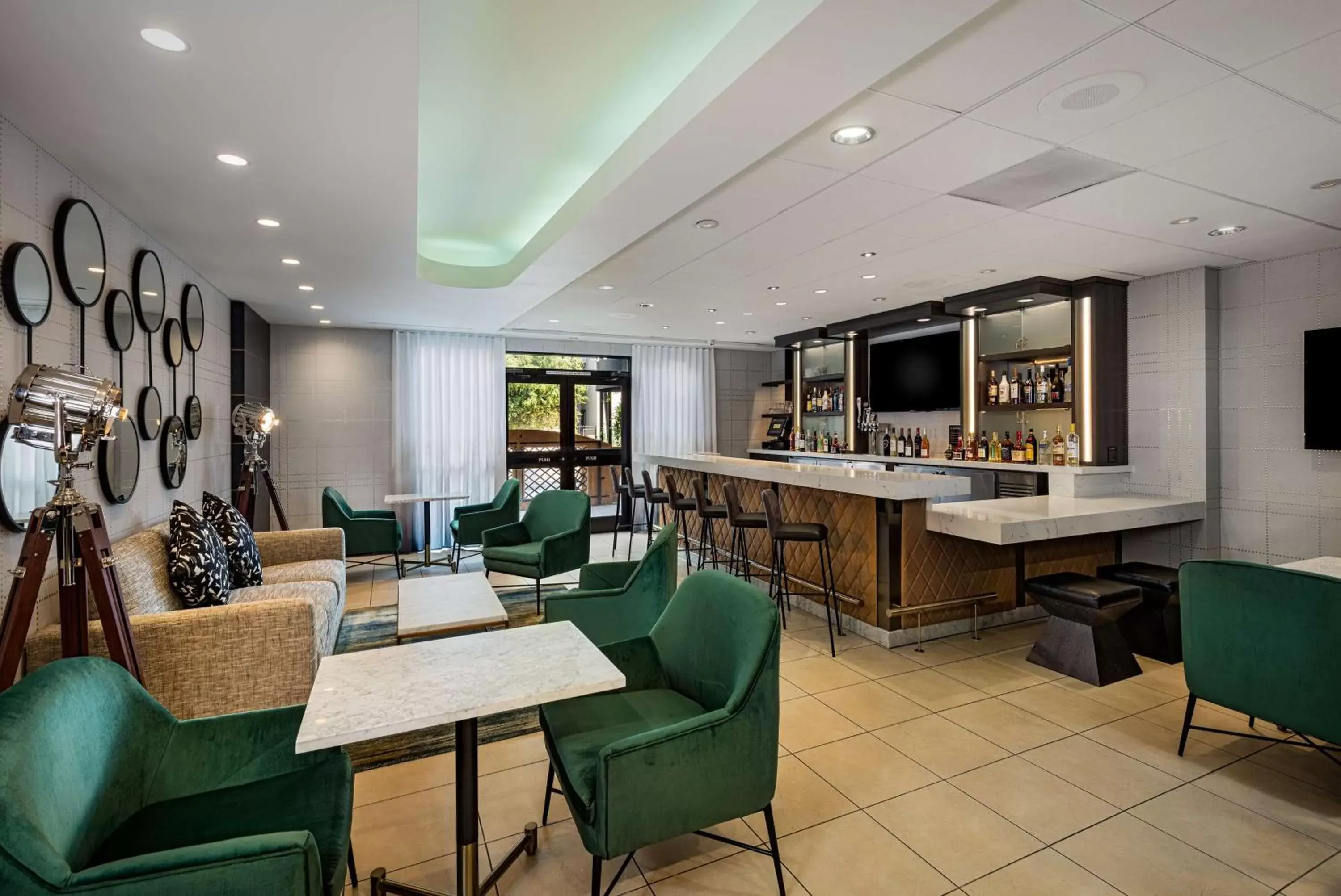 Lounge or bar, Seating Area in Hilton Garden Inn Los Angeles / Hollywood