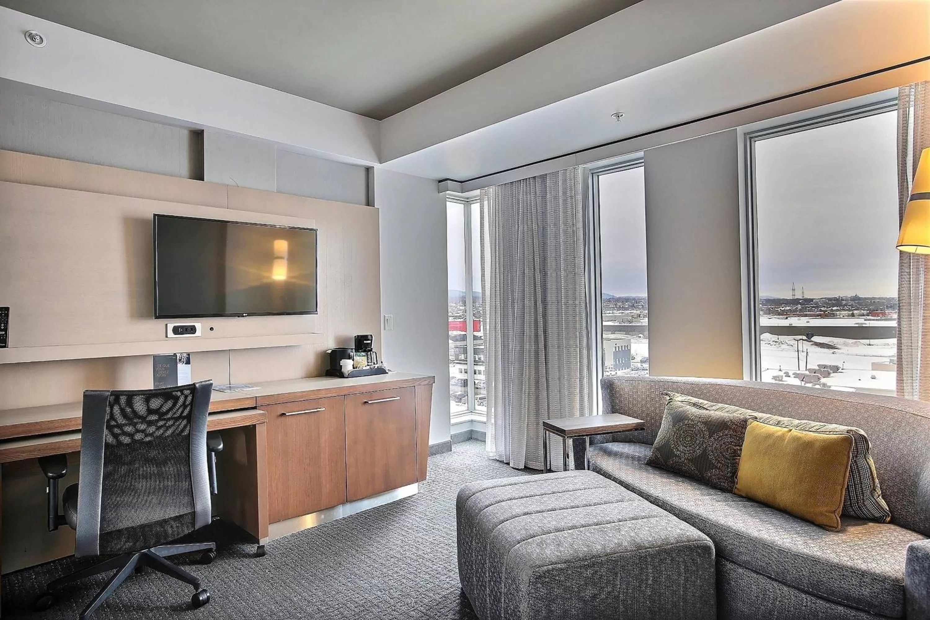 Photo of the whole room in Courtyard by Marriott Quebec City