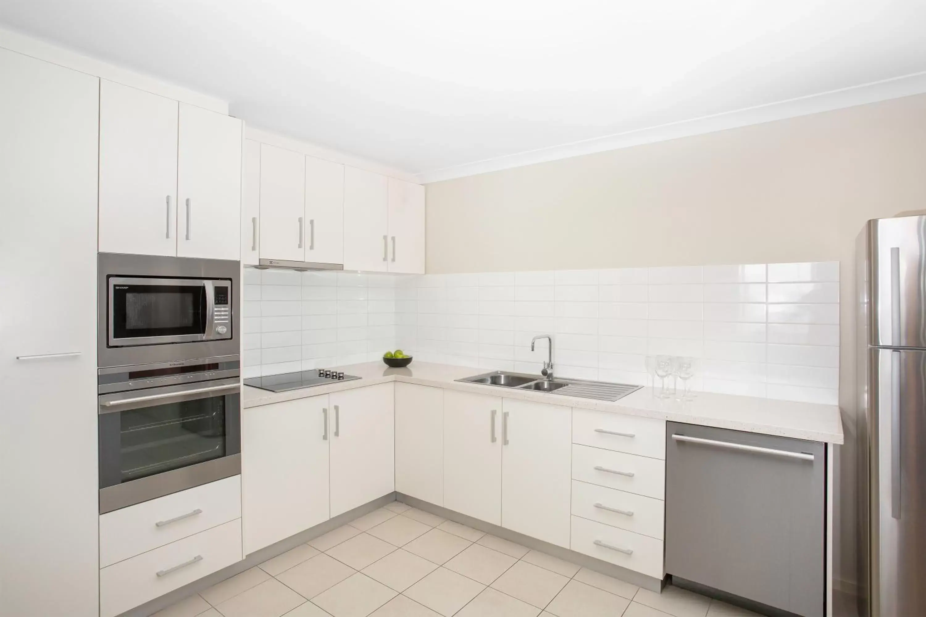 Kitchen or kitchenette, Kitchen/Kitchenette in Mantra Geraldton