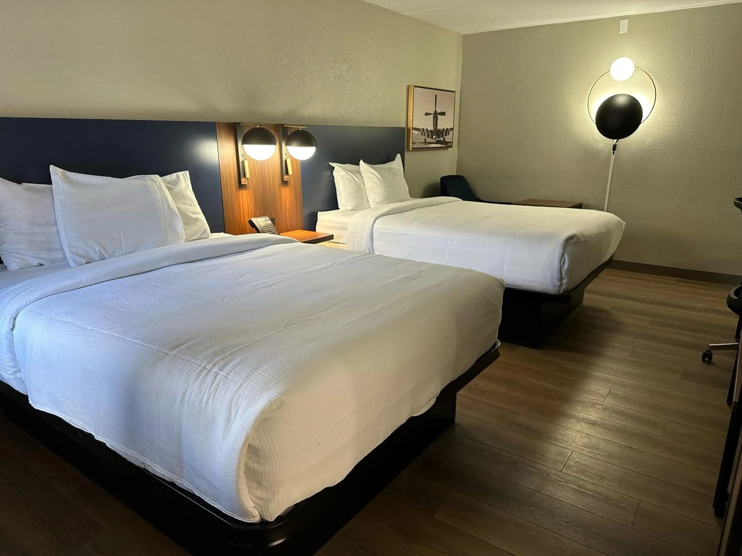 Photo of the whole room, Bed in La Quinta Inn by Wyndham Huntsville Research Park