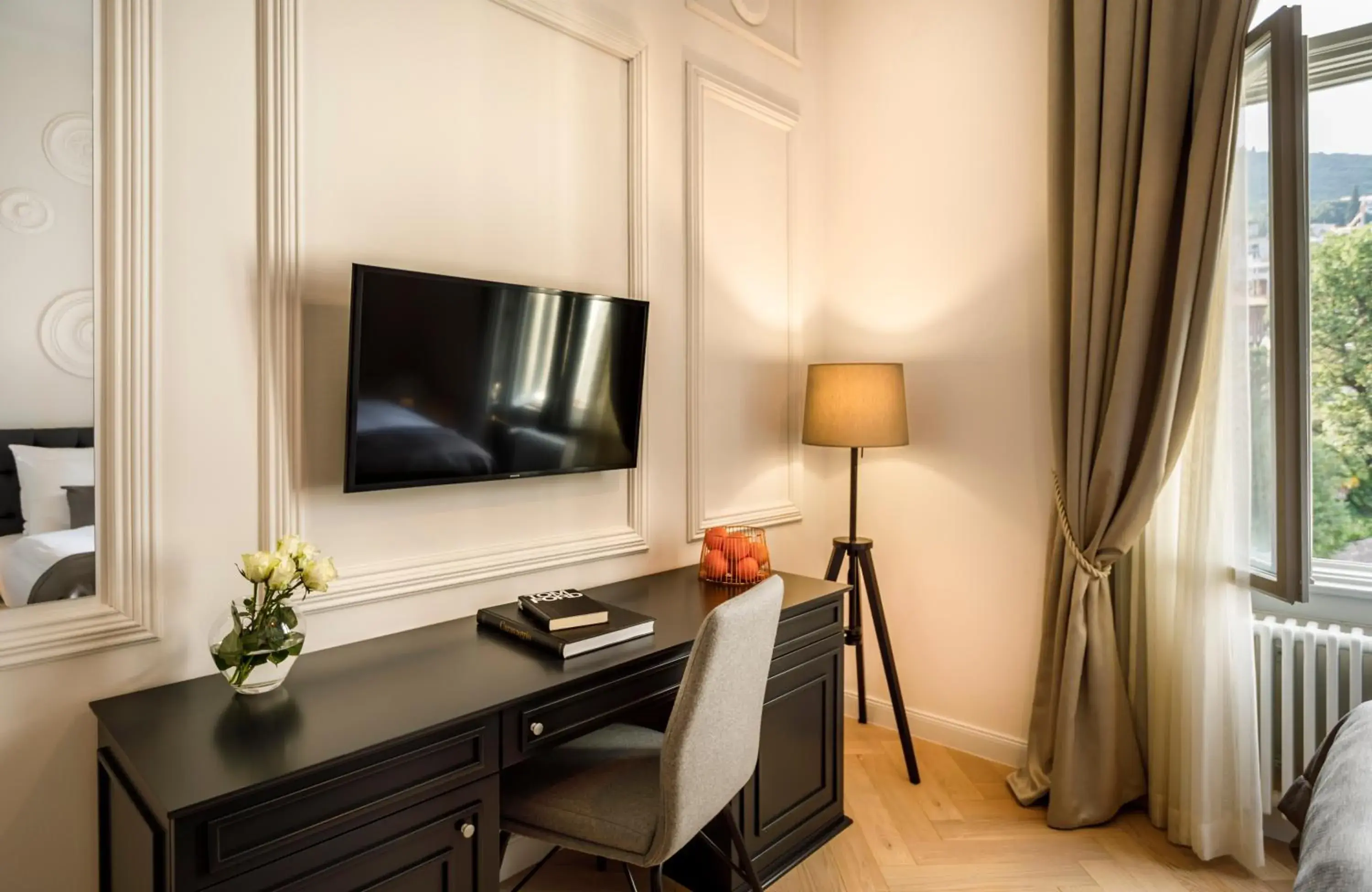 TV and multimedia, TV/Entertainment Center in Heritage Hotel Imperial - Liburnia