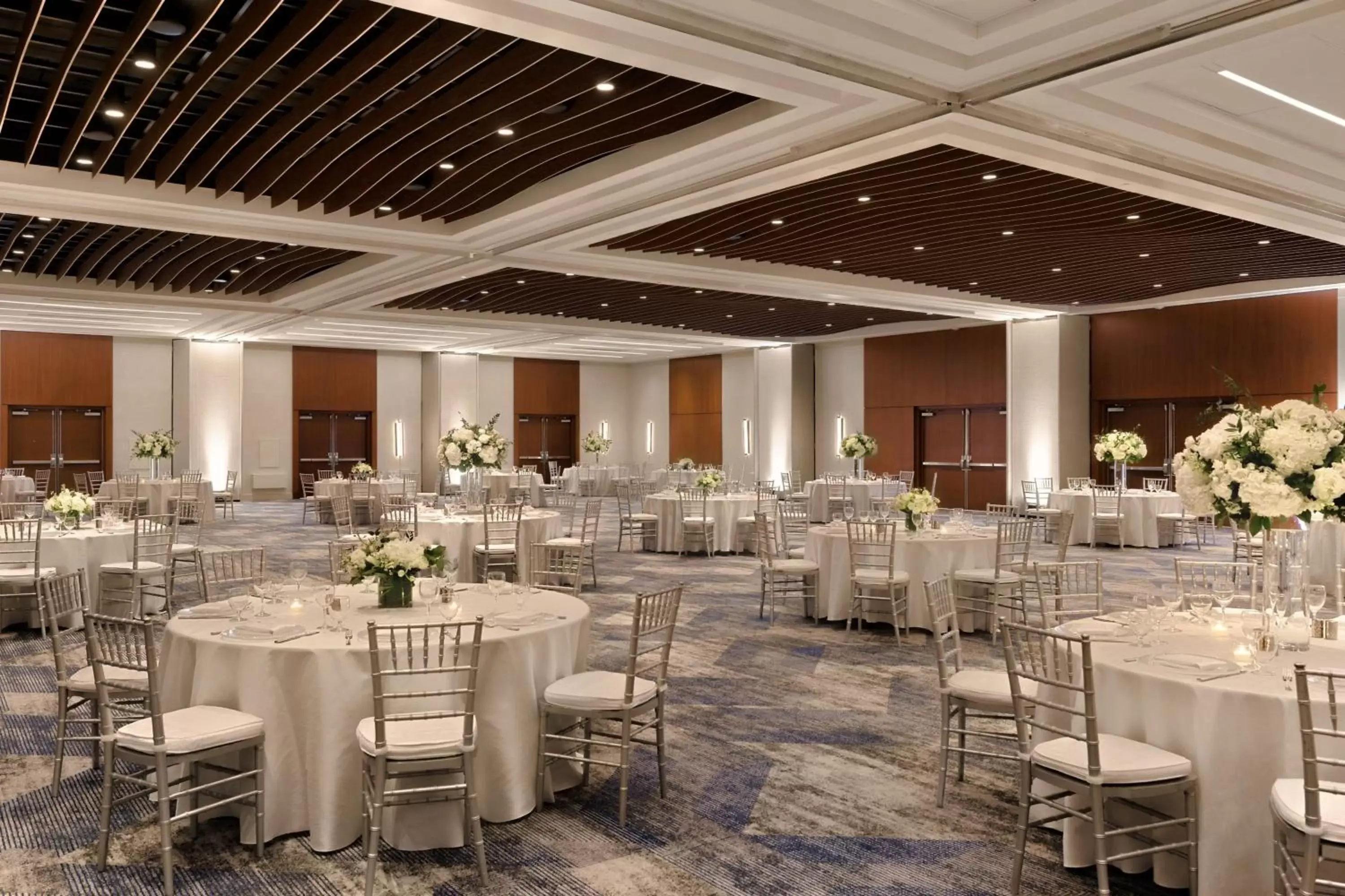 Meeting/conference room, Restaurant/Places to Eat in Boston Marriott Long Wharf