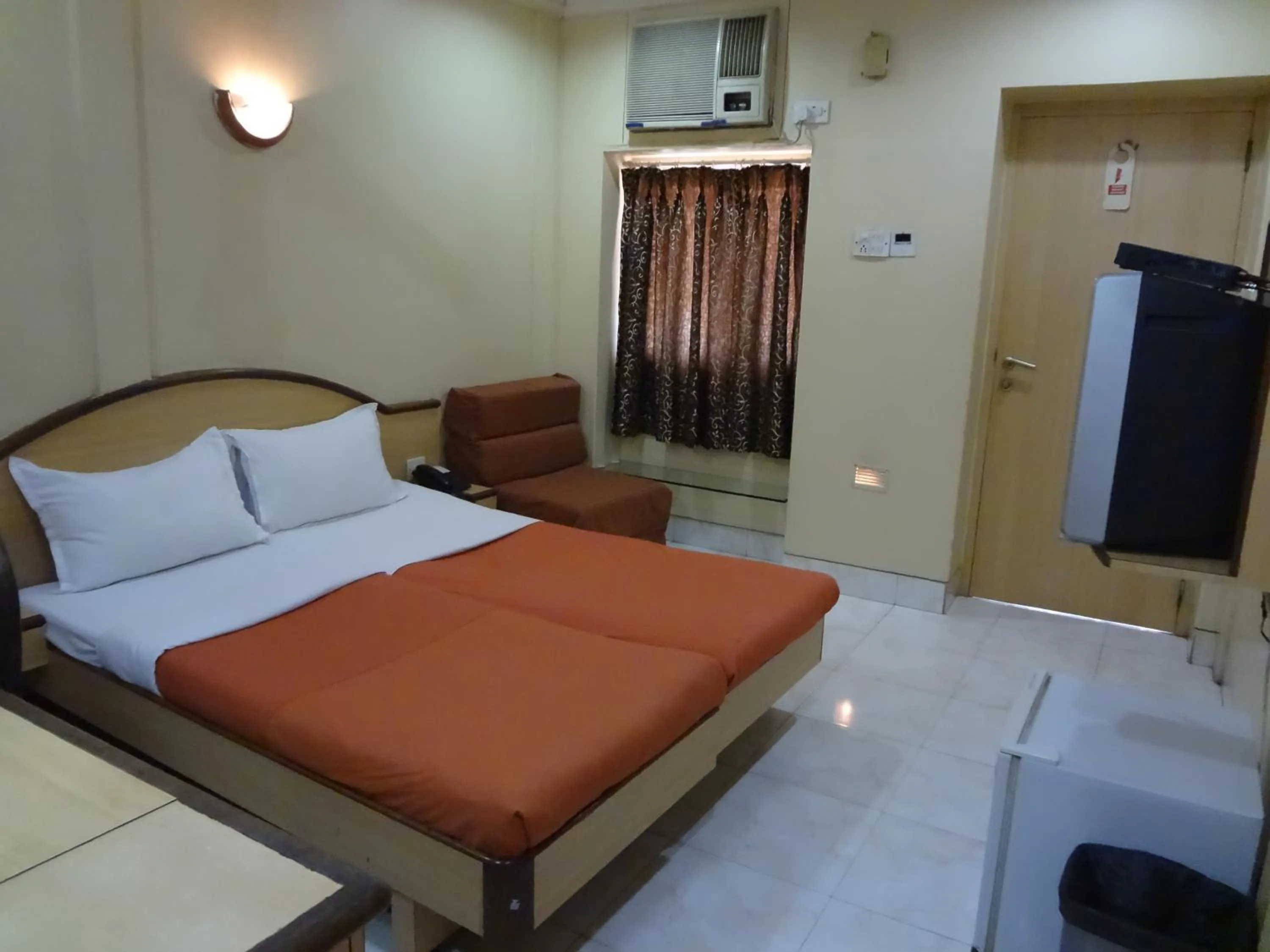 Photo of the whole room in Hotel New Bengal